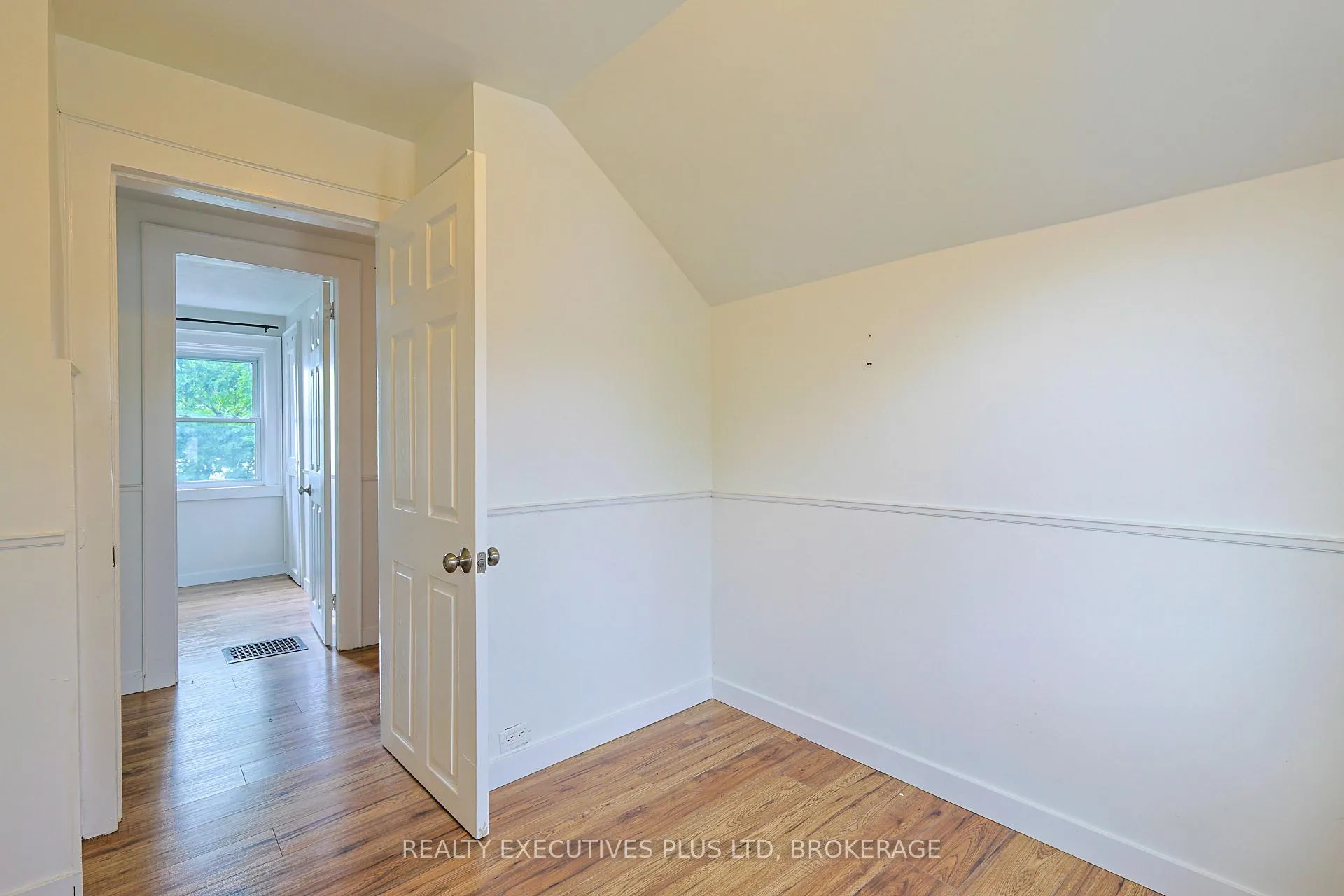 Photo 23 of 15 Chestnut Street E, St. Catharines, Oakdale — HOMEH