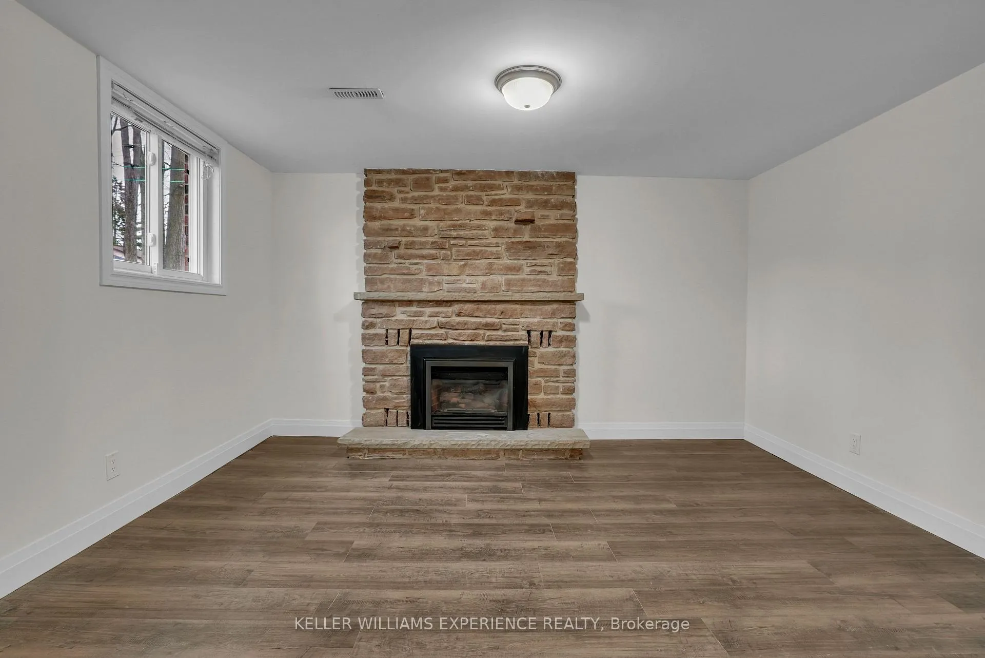 Photo 2 of Unit Basement, 124 Springdale Drive, Barrie, Cundles East — HOMEH