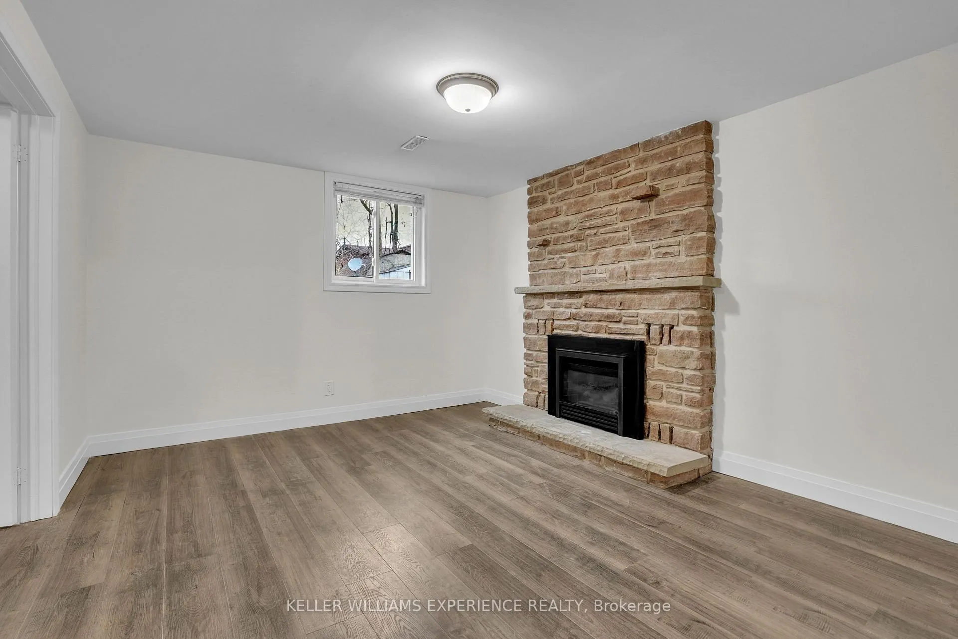 Photo 3 of Unit Basement, 124 Springdale Drive, Barrie, Cundles East — HOMEH