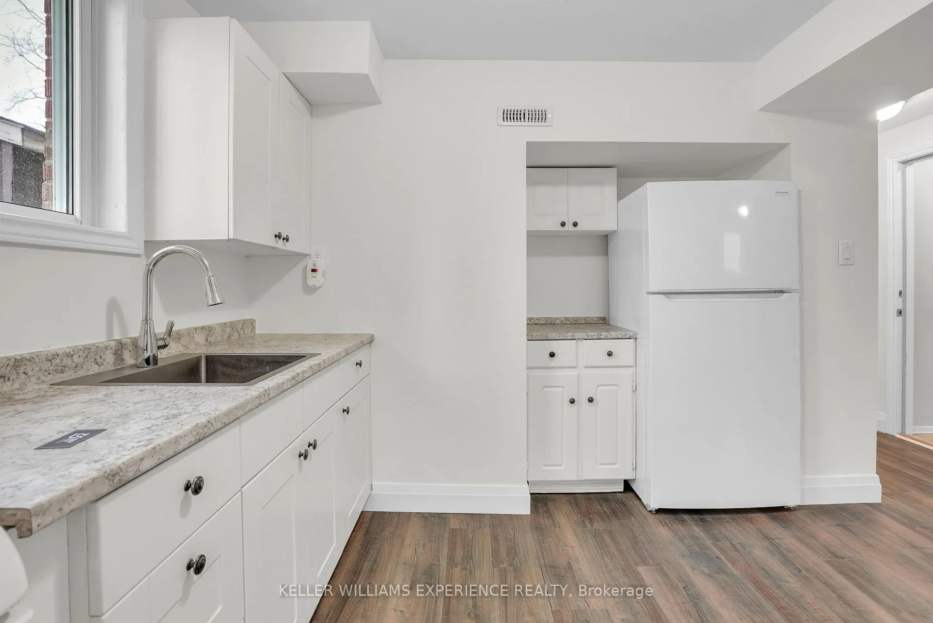 Photo 11 of Unit Basement, 124 Springdale Drive, Barrie, Cundles East — HOMEH
