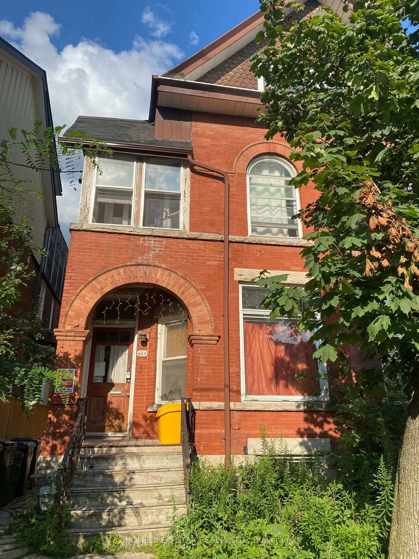 Front of Unit Apt 3, 665 Dovercourt Road