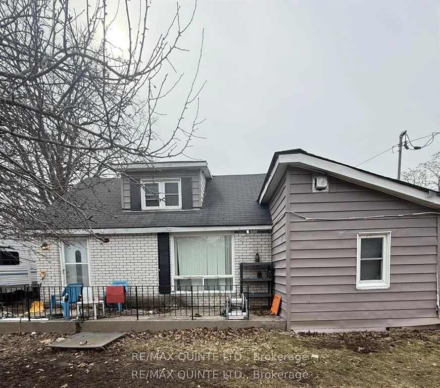 Photo 2 of 41 Lane Crescent, Belleville, Belleville Ward — HOMEH