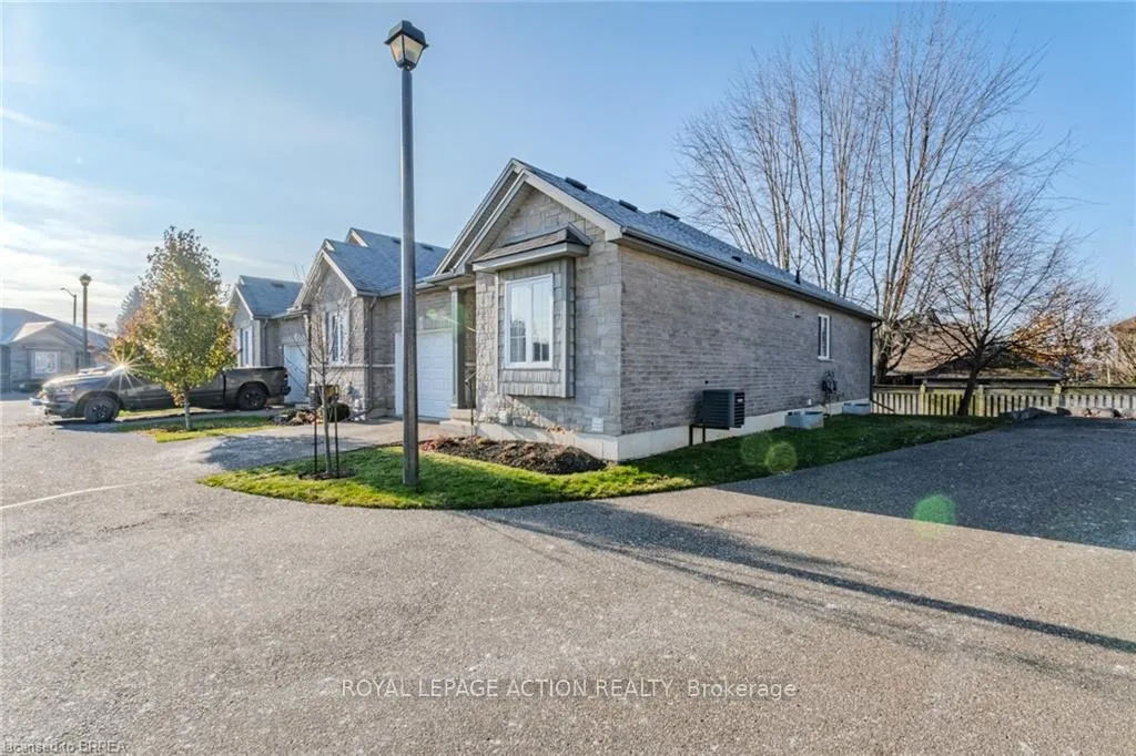 Photo 2 of Unit 19, 244 Dundas Street W, Brant, Paris — HOMEH