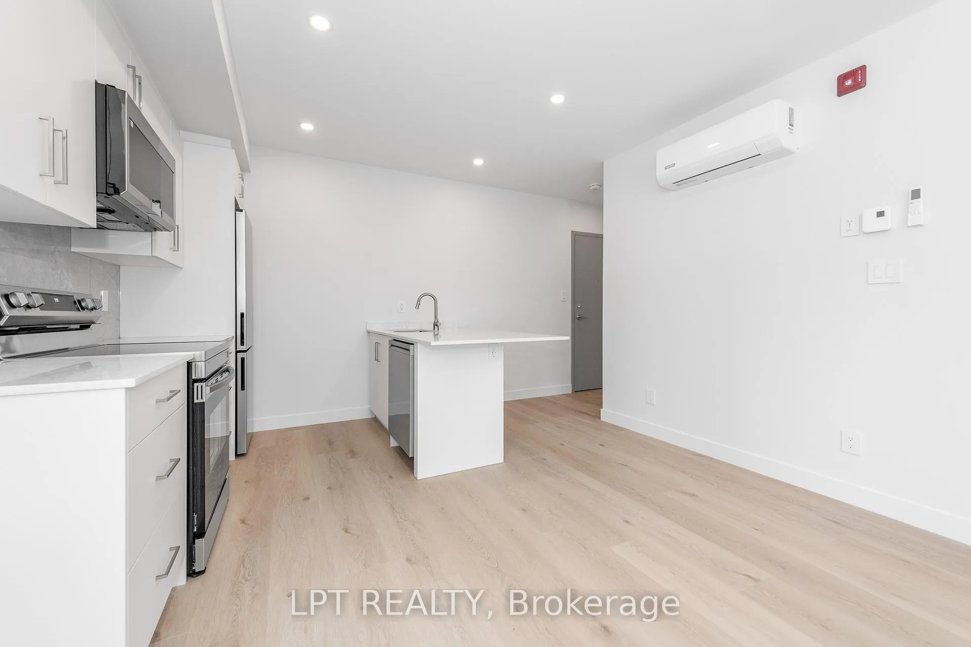 Photo 4 of Unit 1, 250 Shakespeare Street, Ottawa, Vanier — HOMEH