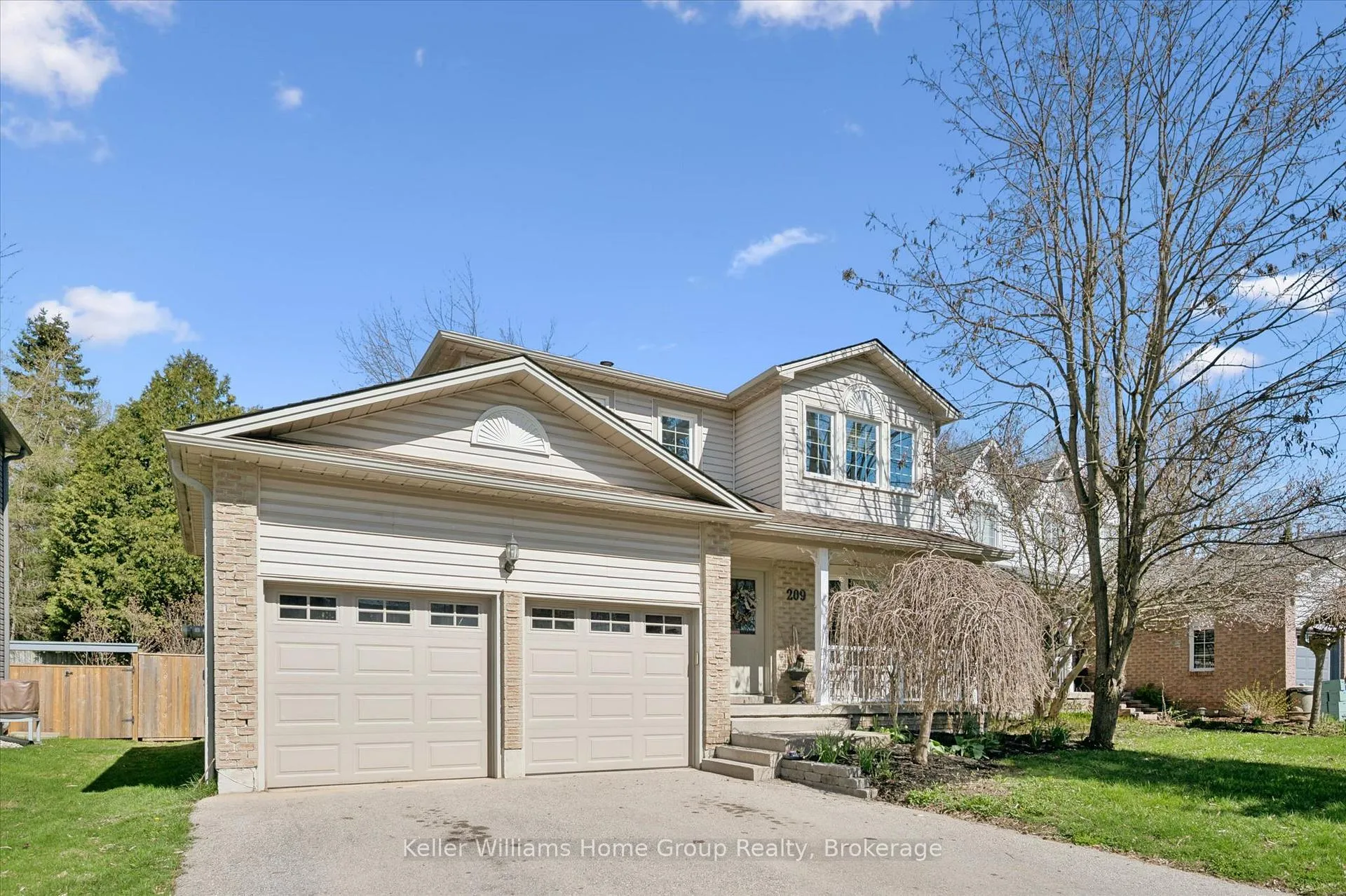 Photo 2 of 209 Elizabeth Crescent, Centre Wellington, Fergus — HOMEH