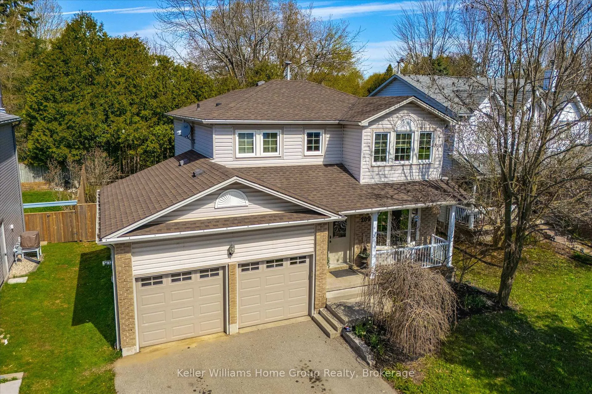 Photo 3 of 209 Elizabeth Crescent, Centre Wellington, Fergus — HOMEH