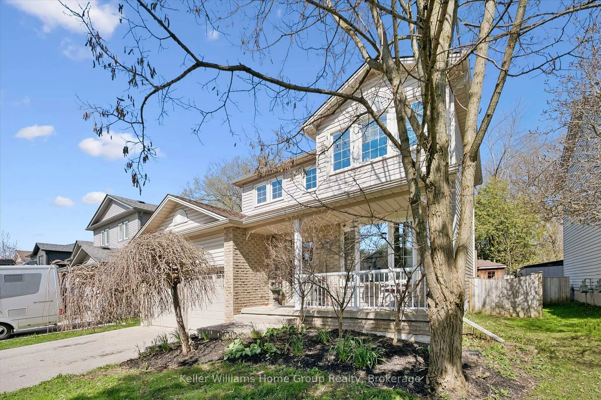 Photo 4 of 209 Elizabeth Crescent, Centre Wellington, Fergus — HOMEH