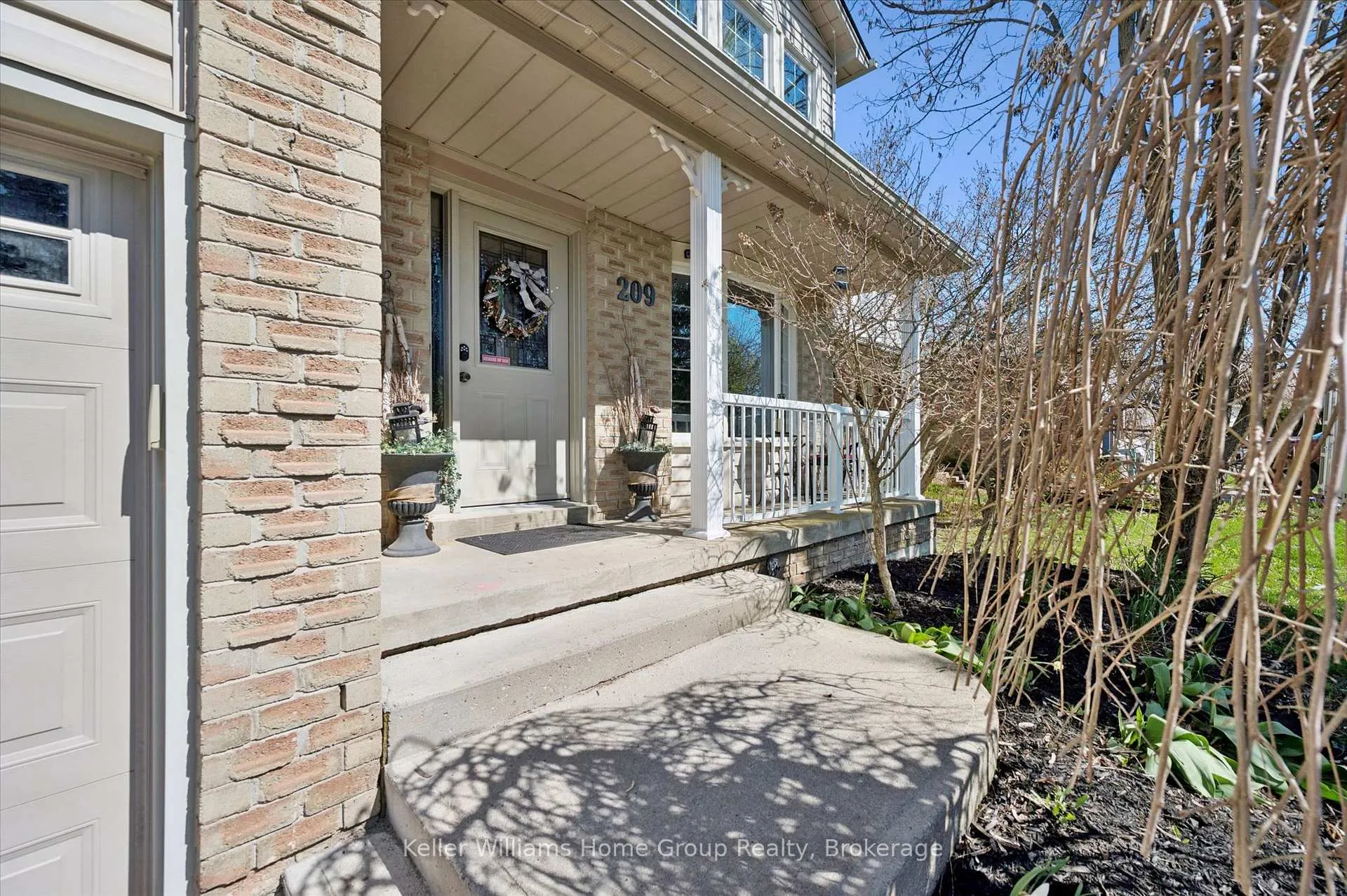 Photo 5 of 209 Elizabeth Crescent, Centre Wellington, Fergus — HOMEH