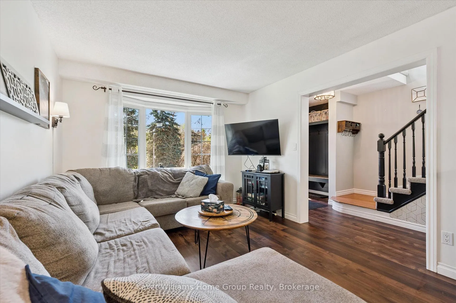 Photo 9 of 209 Elizabeth Crescent, Centre Wellington, Fergus — HOMEH