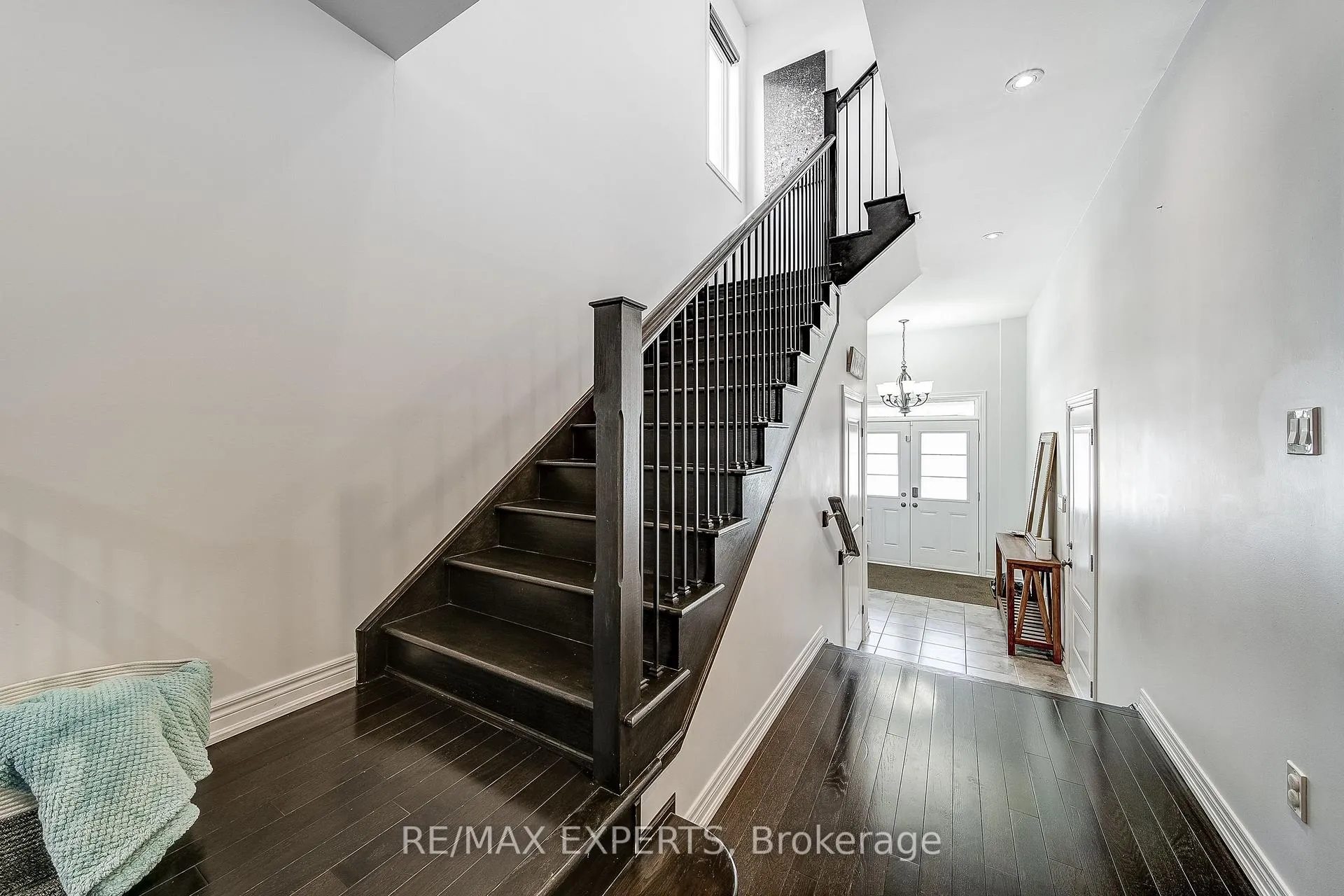 Photo 5 of 60 Humbershed Crescent, Caledon, Bolton West — HOMEH