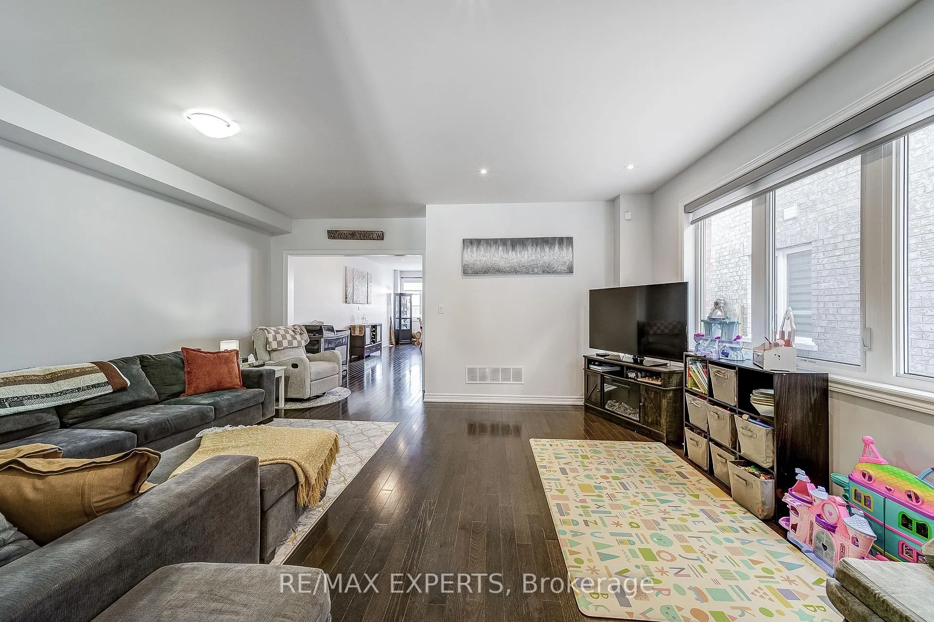 Photo 6 of 60 Humbershed Crescent, Caledon, Bolton West — HOMEH