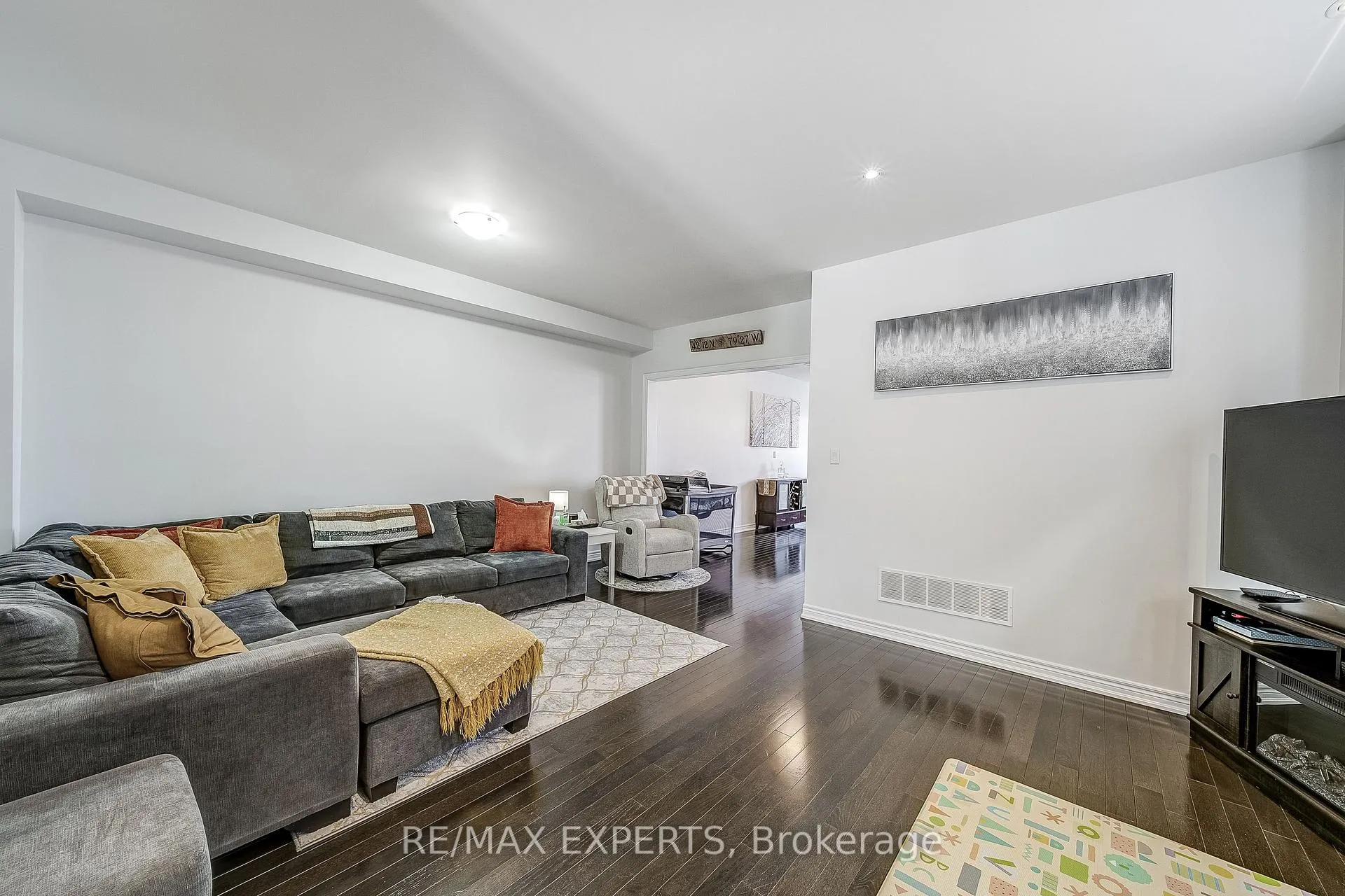Photo 7 of 60 Humbershed Crescent, Caledon, Bolton West — HOMEH