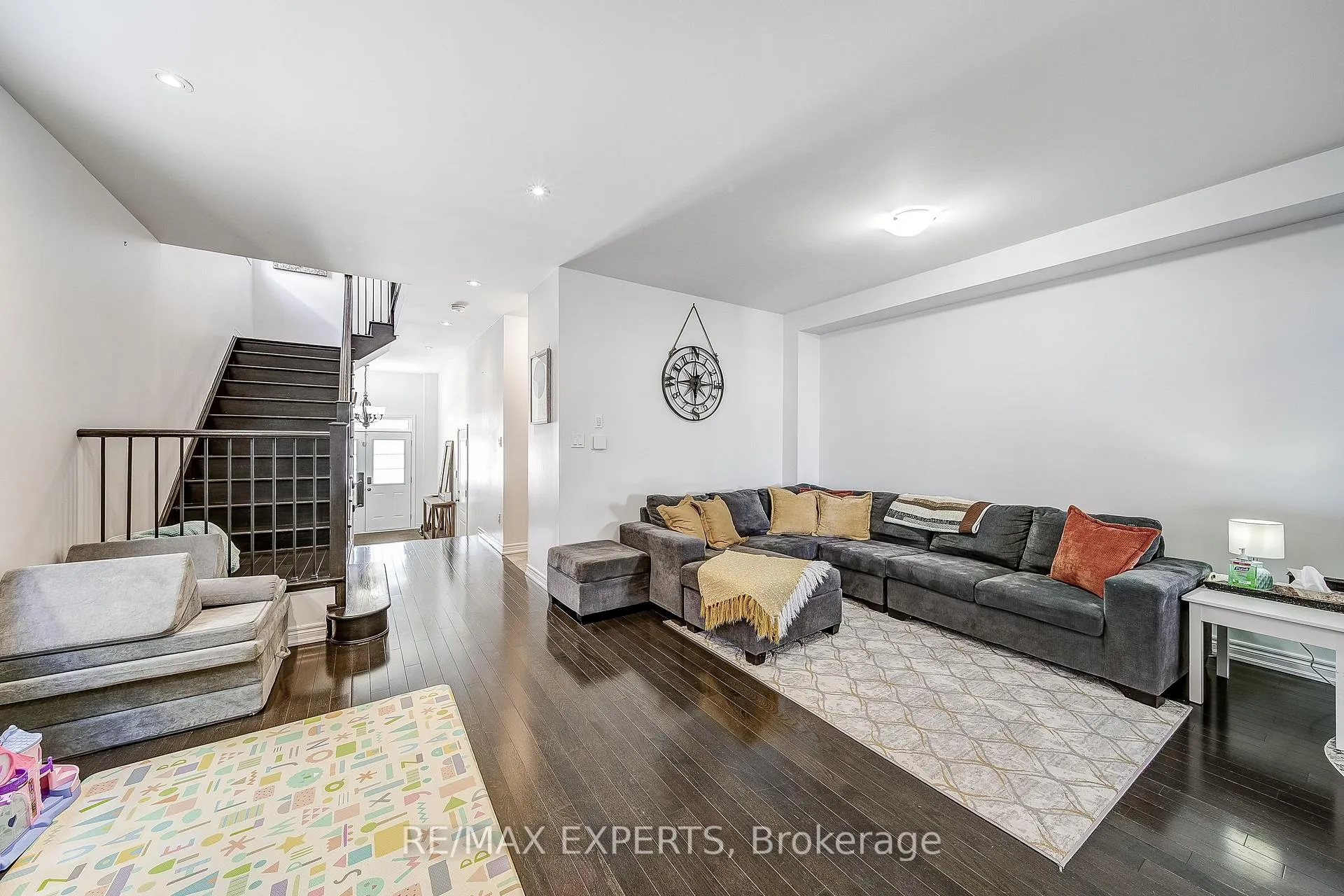 Photo 8 of 60 Humbershed Crescent, Caledon, Bolton West — HOMEH