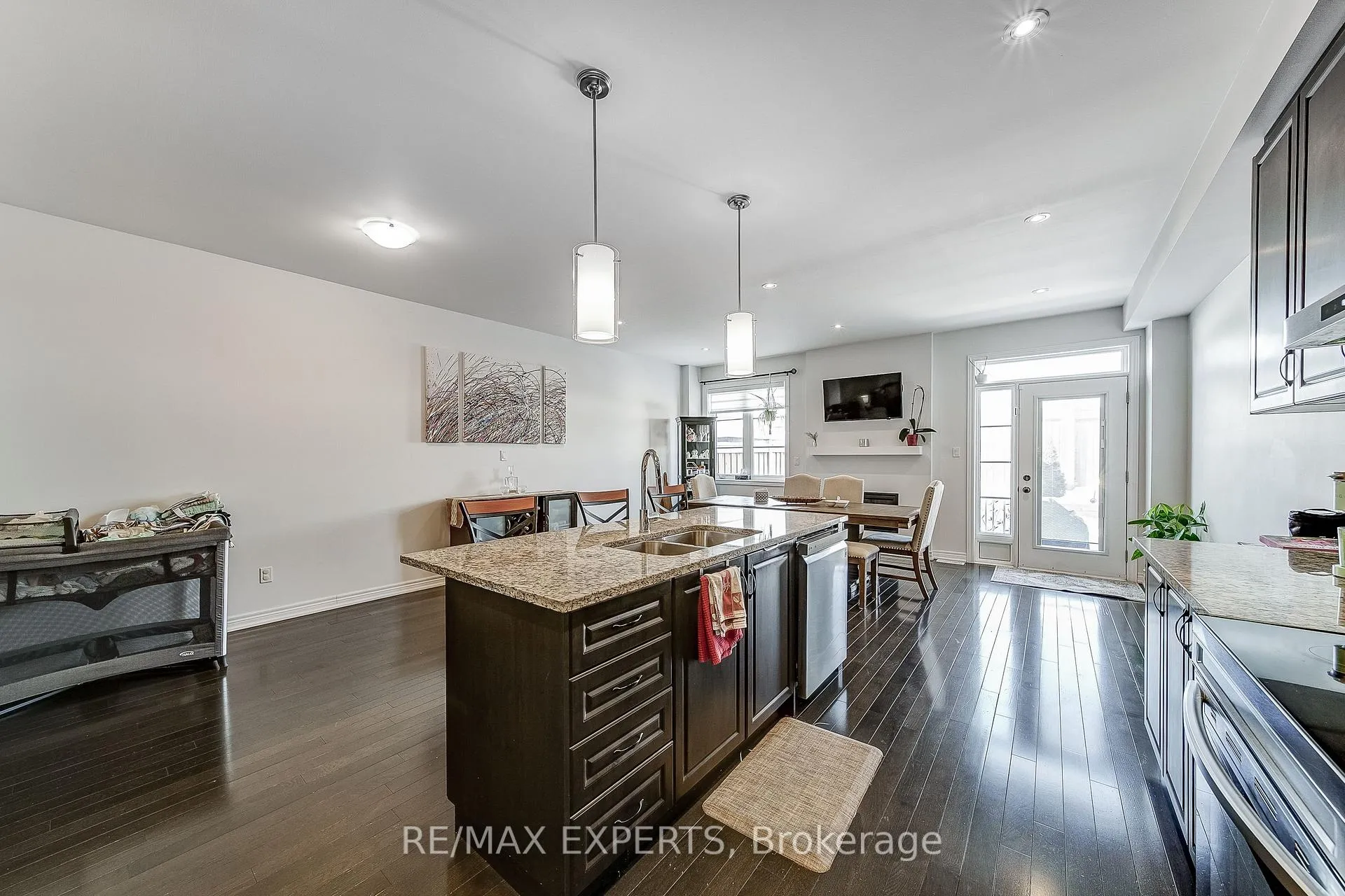 Photo 12 of 60 Humbershed Crescent, Caledon, Bolton West — HOMEH