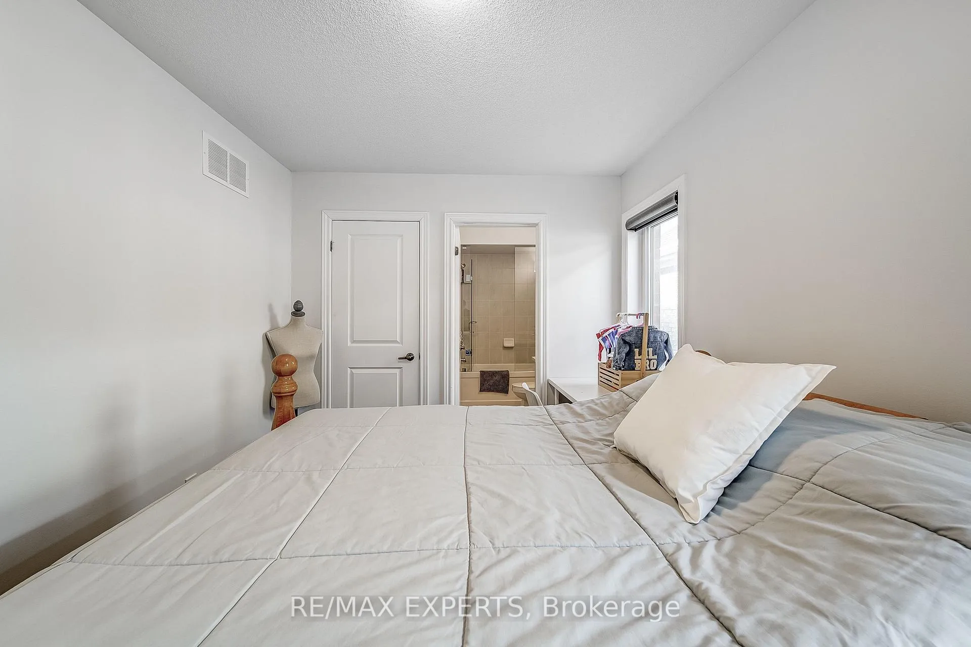 Photo 27 of 60 Humbershed Crescent, Caledon, Bolton West — HOMEH