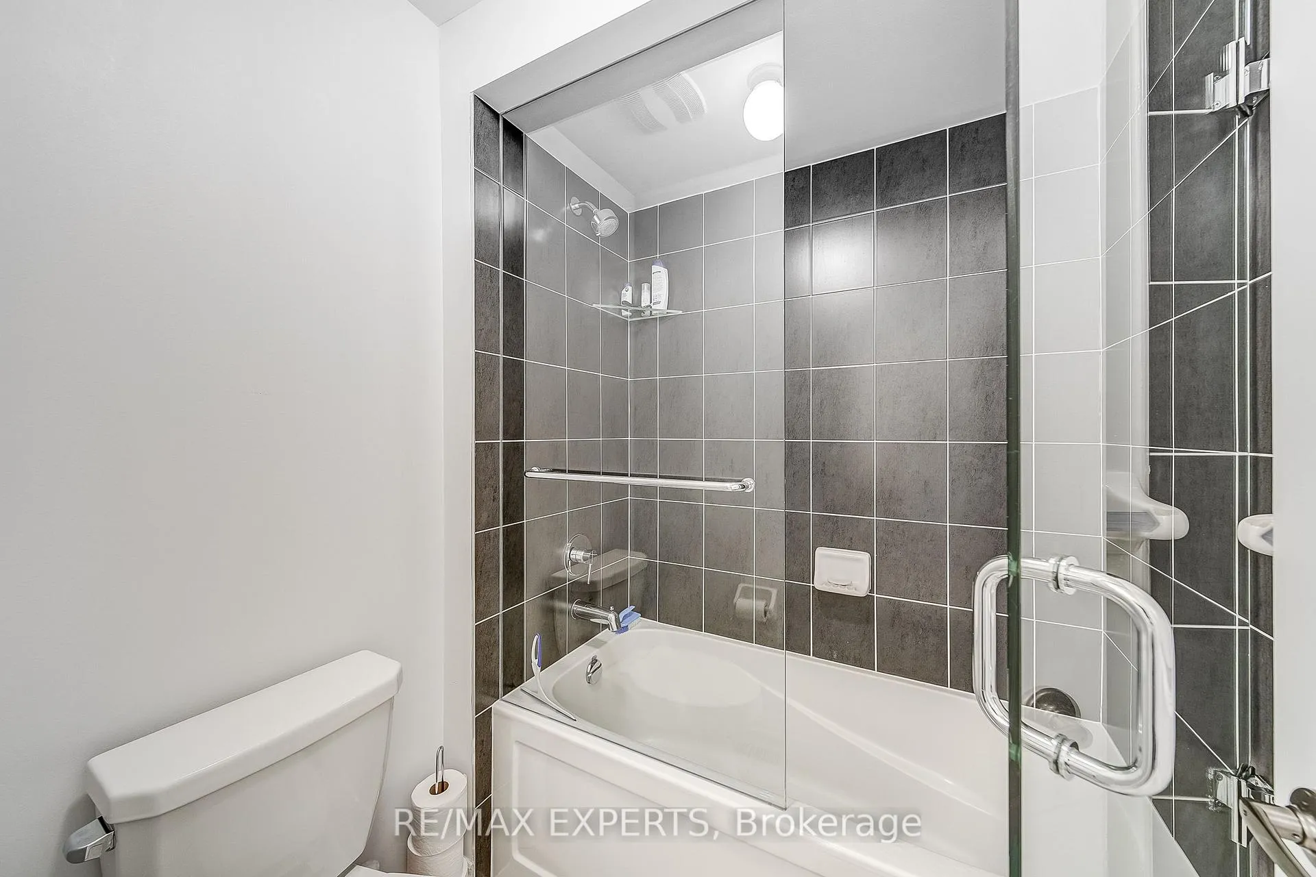 Photo 30 of 60 Humbershed Crescent, Caledon, Bolton West — HOMEH