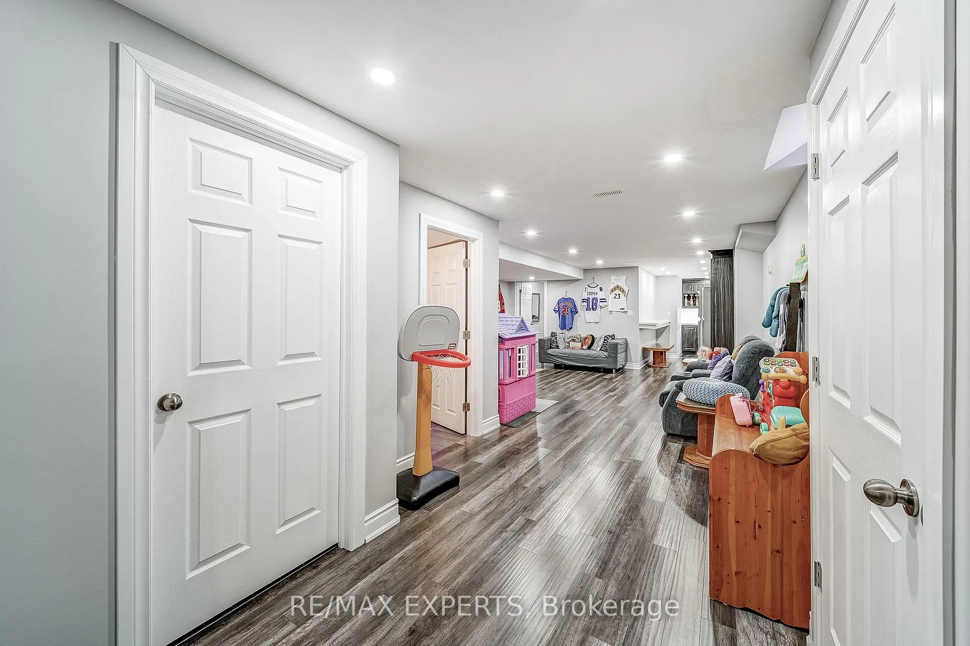 Photo 37 of 60 Humbershed Crescent, Caledon, Bolton West — HOMEH