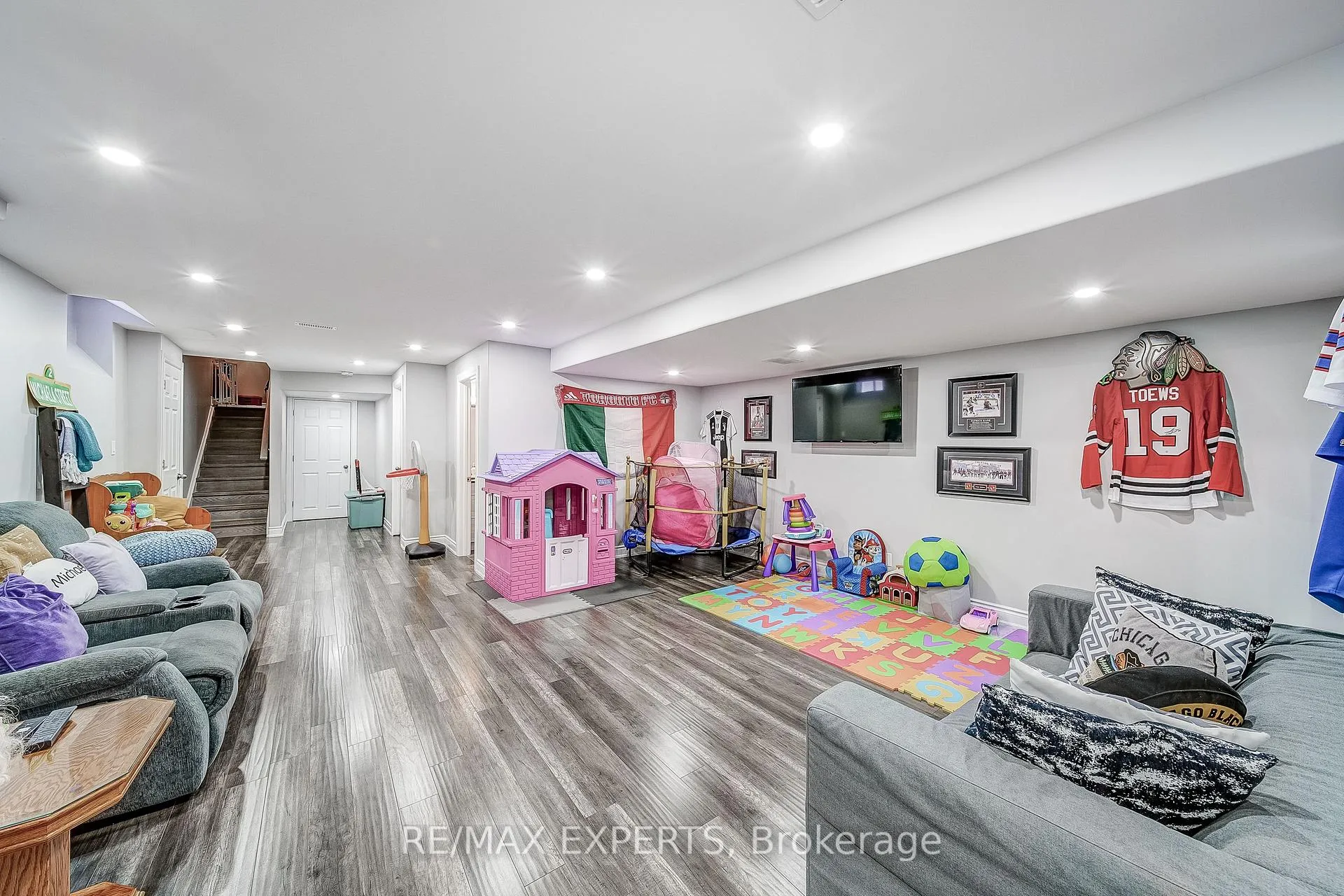 Photo 39 of 60 Humbershed Crescent, Caledon, Bolton West — HOMEH