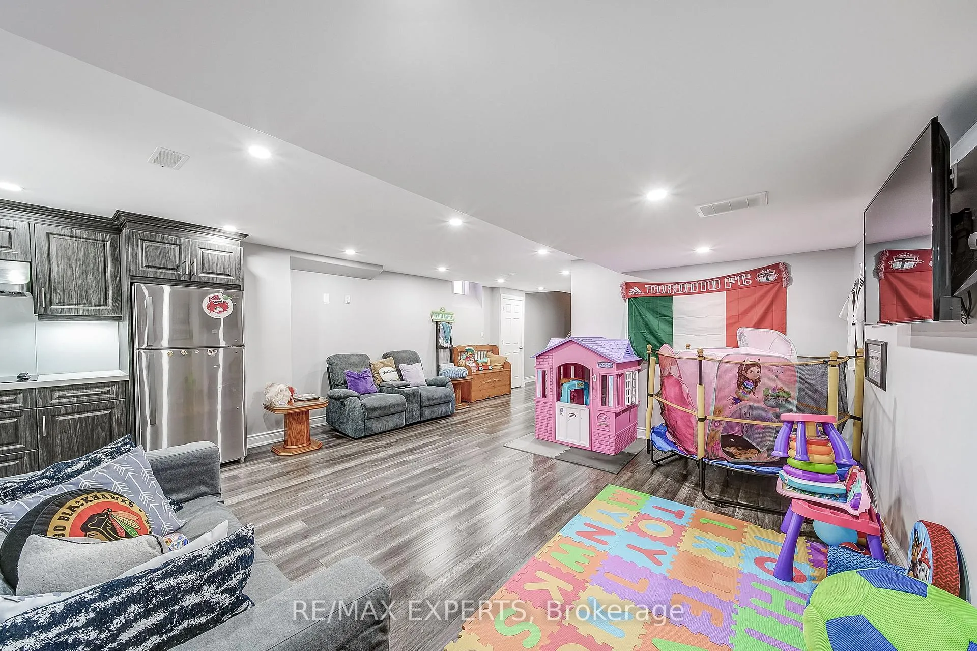 Photo 40 of 60 Humbershed Crescent, Caledon, Bolton West — HOMEH