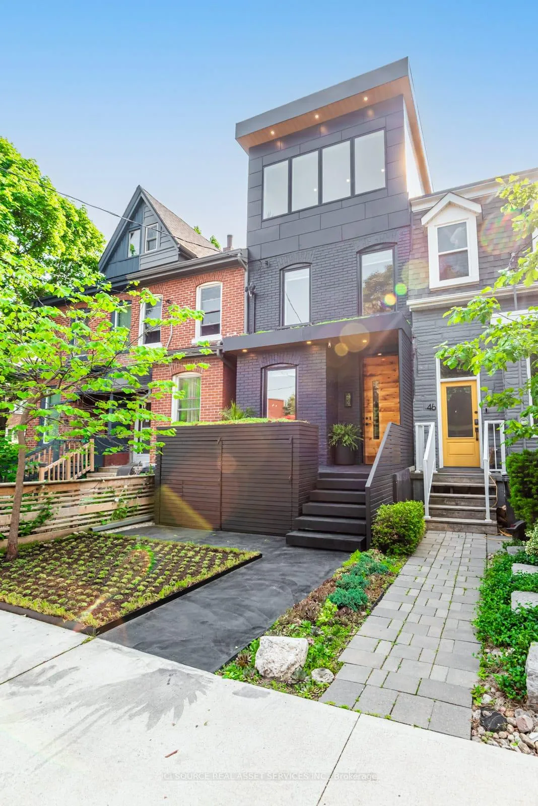 Photo 2 of 44 Massey Street, Toronto, Niagara — HOMEH