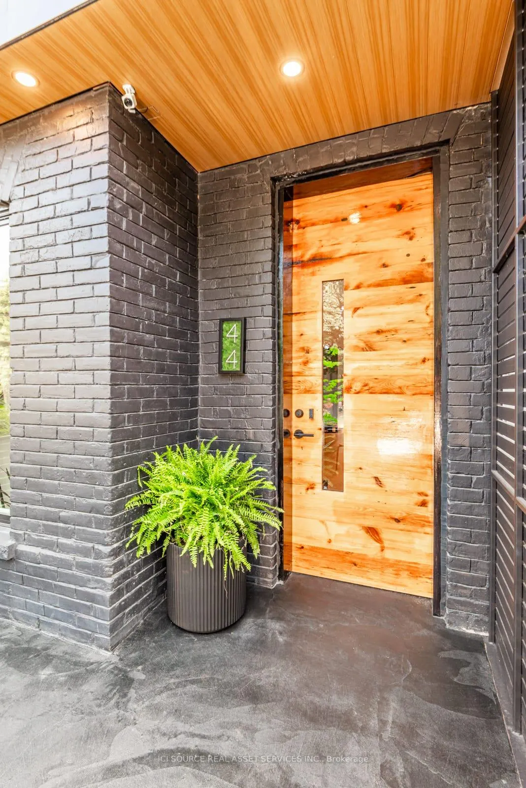 Photo 3 of 44 Massey Street, Toronto, Niagara — HOMEH