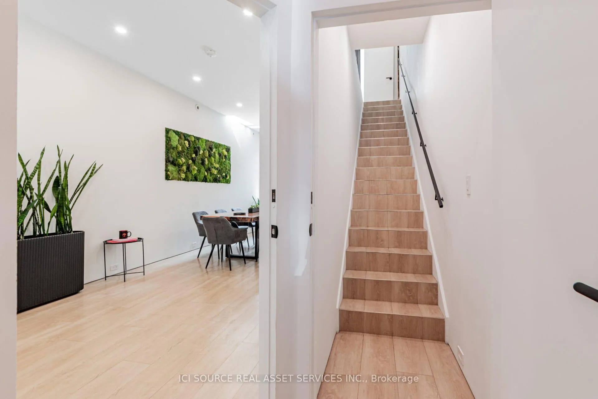 Photo 6 of 44 Massey Street, Toronto, Niagara — HOMEH