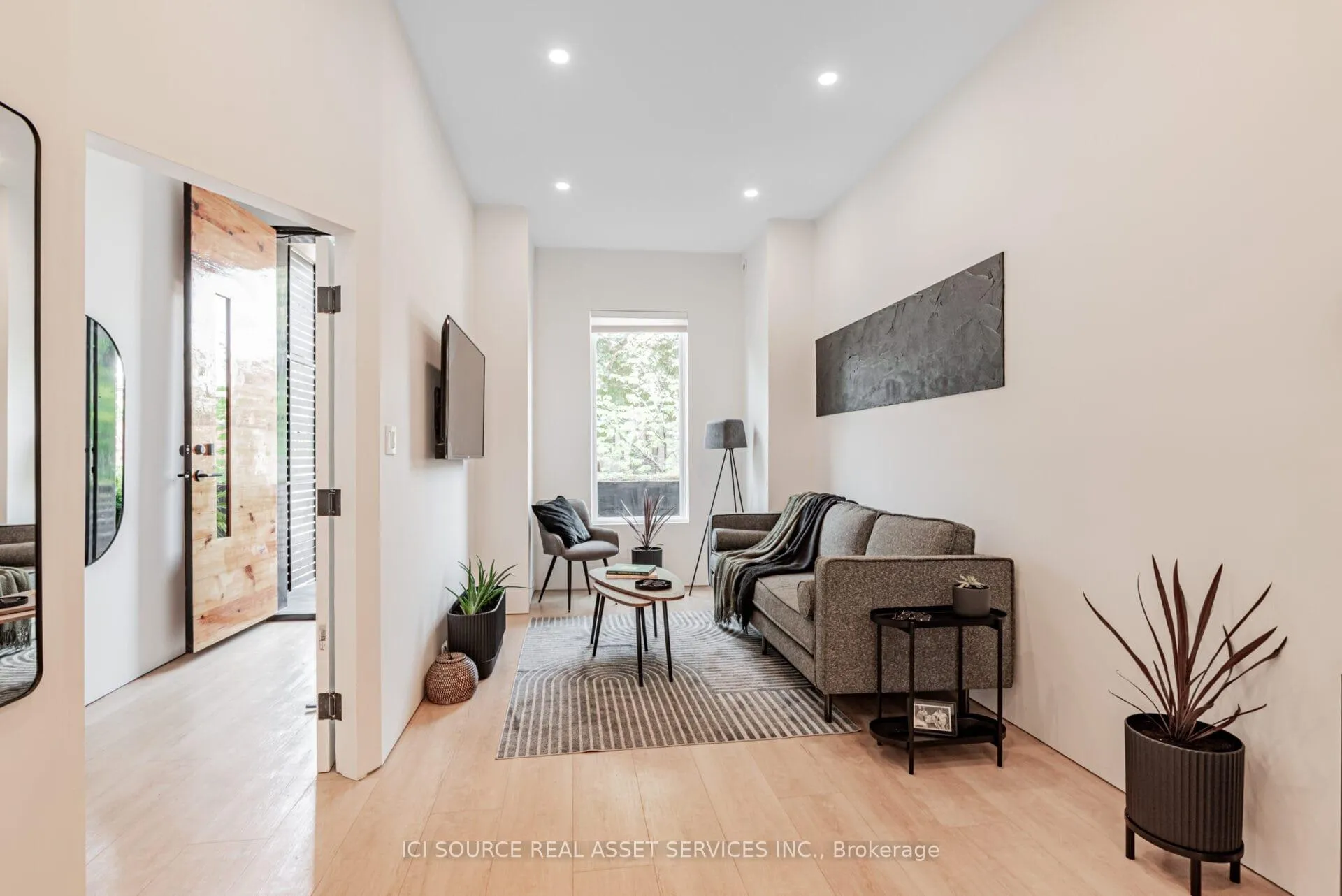 Photo 7 of 44 Massey Street, Toronto, Niagara — HOMEH