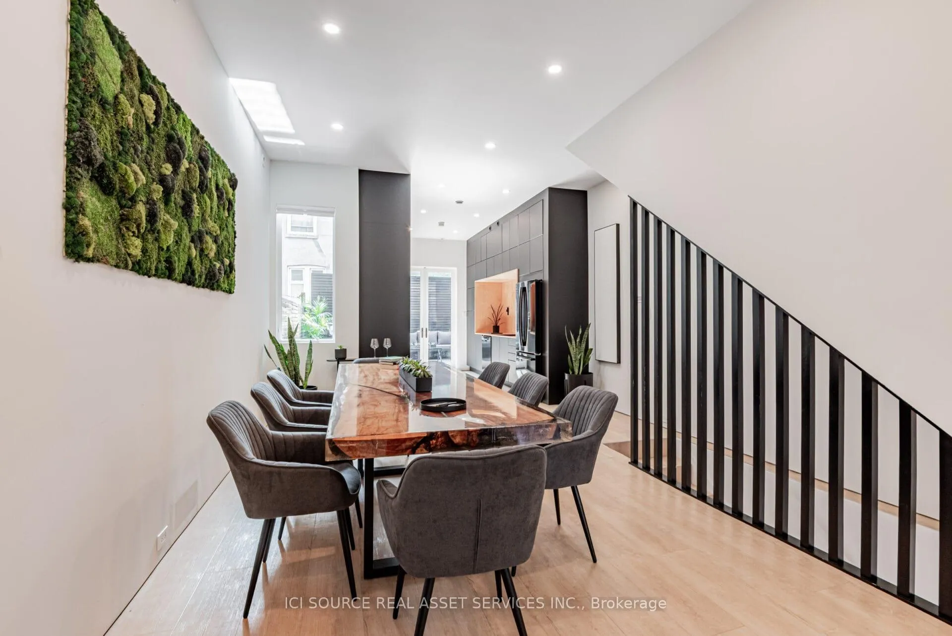 Photo 8 of 44 Massey Street, Toronto, Niagara — HOMEH
