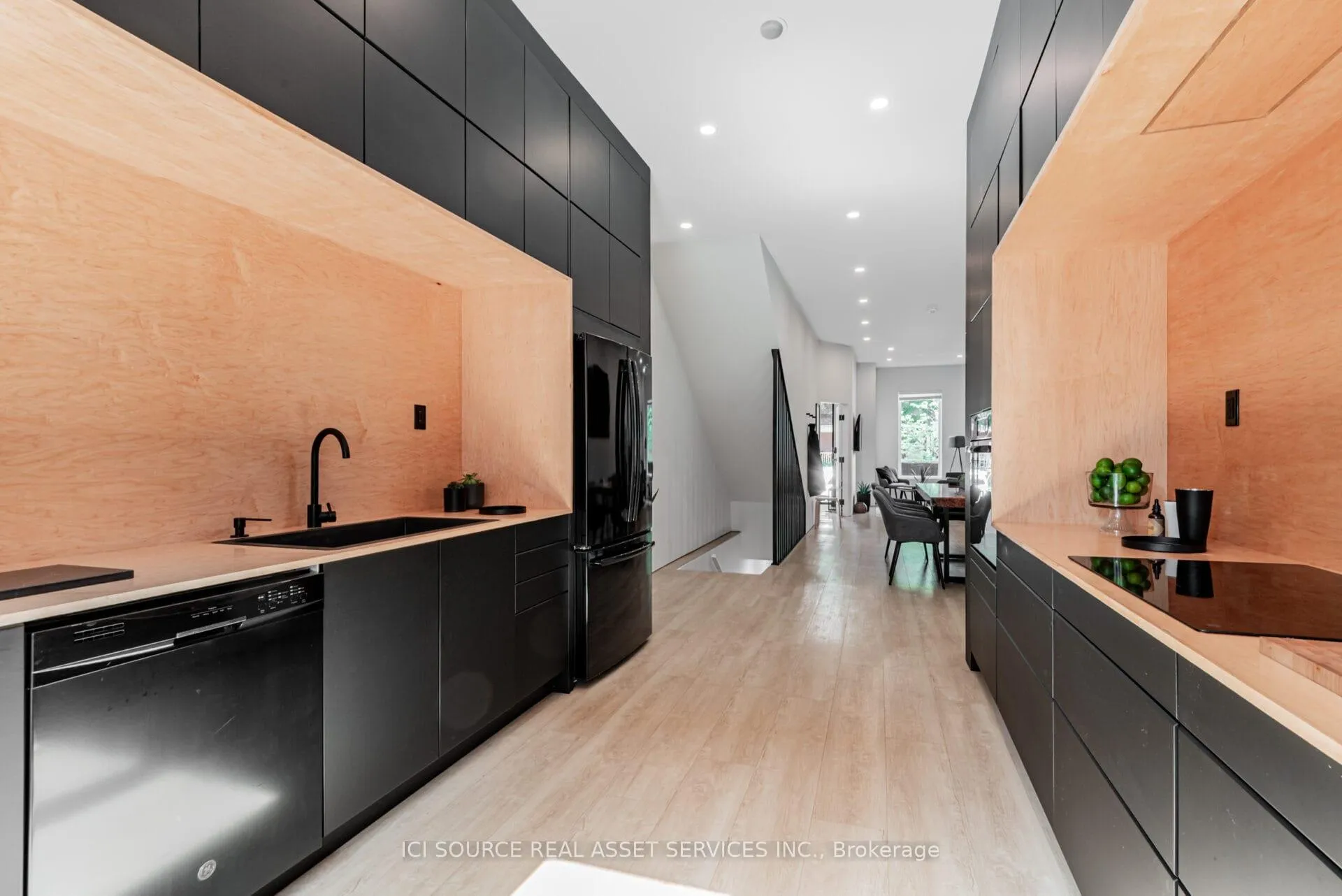 Photo 11 of 44 Massey Street, Toronto, Niagara — HOMEH
