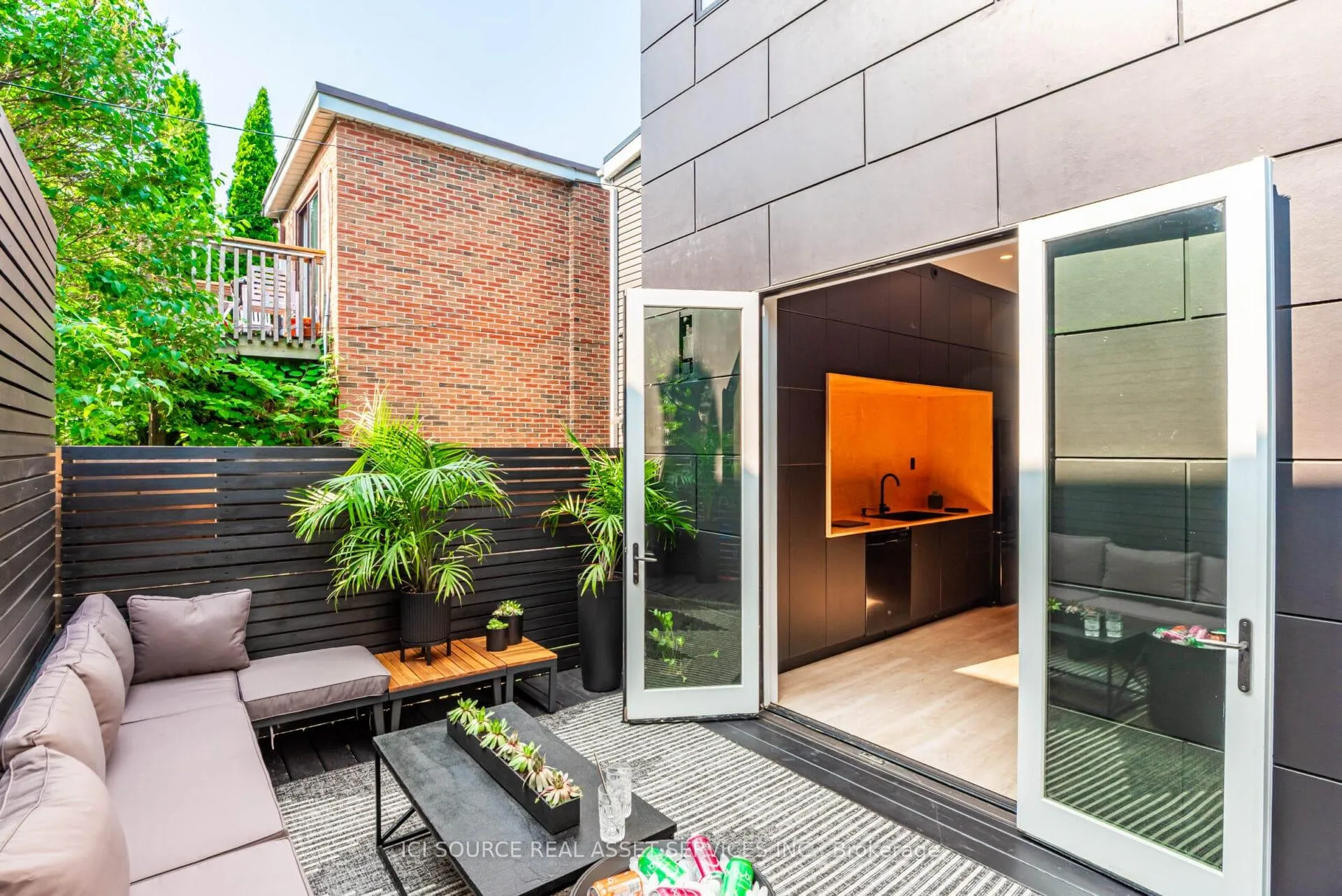 Photo 18 of 44 Massey Street, Toronto, Niagara — HOMEH