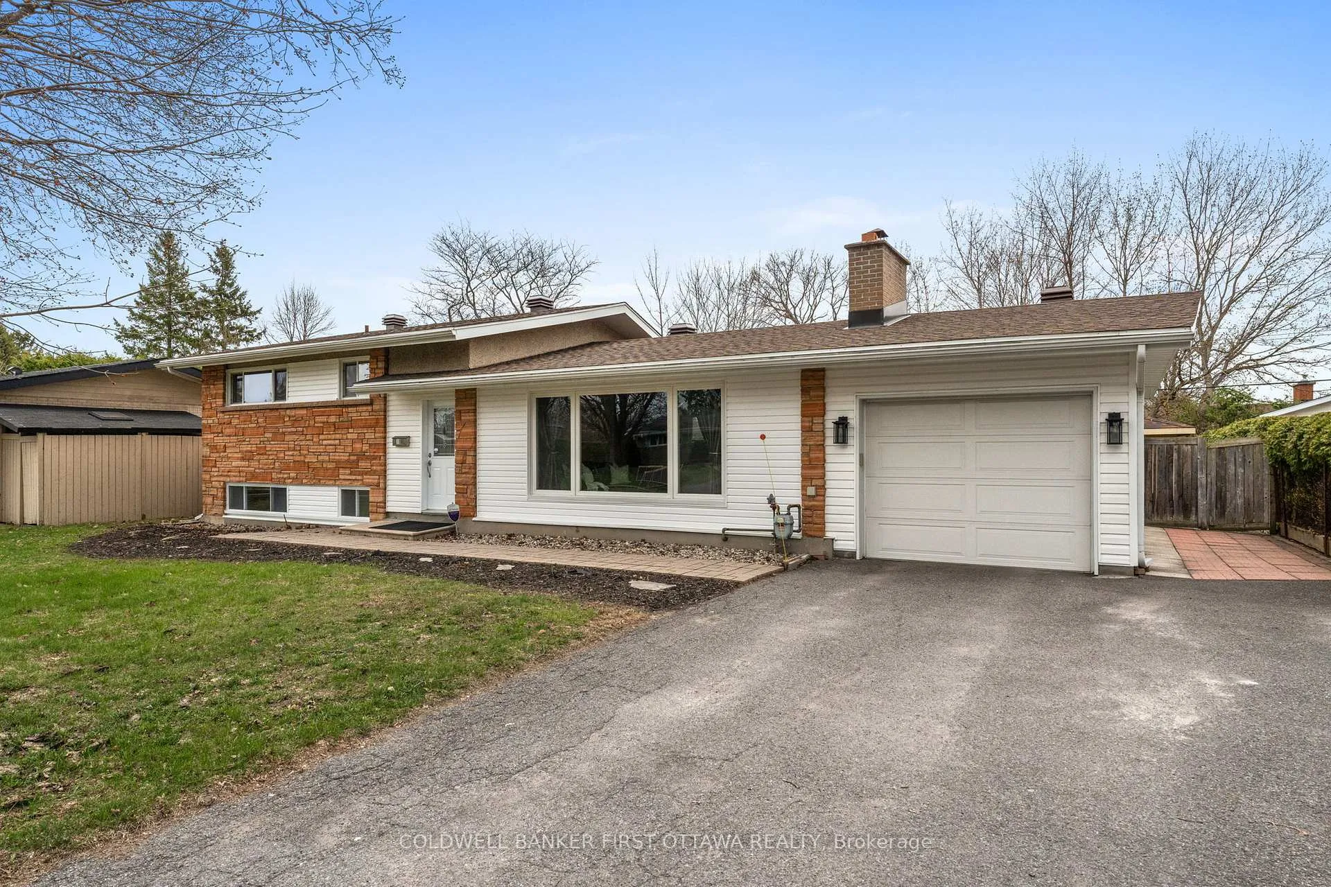 Photo 3 of 18 Tiverton Drive, Ottawa, Borden Farm/Stewart Farm/Carleton Heights/Parkwood Hills — HOMEH