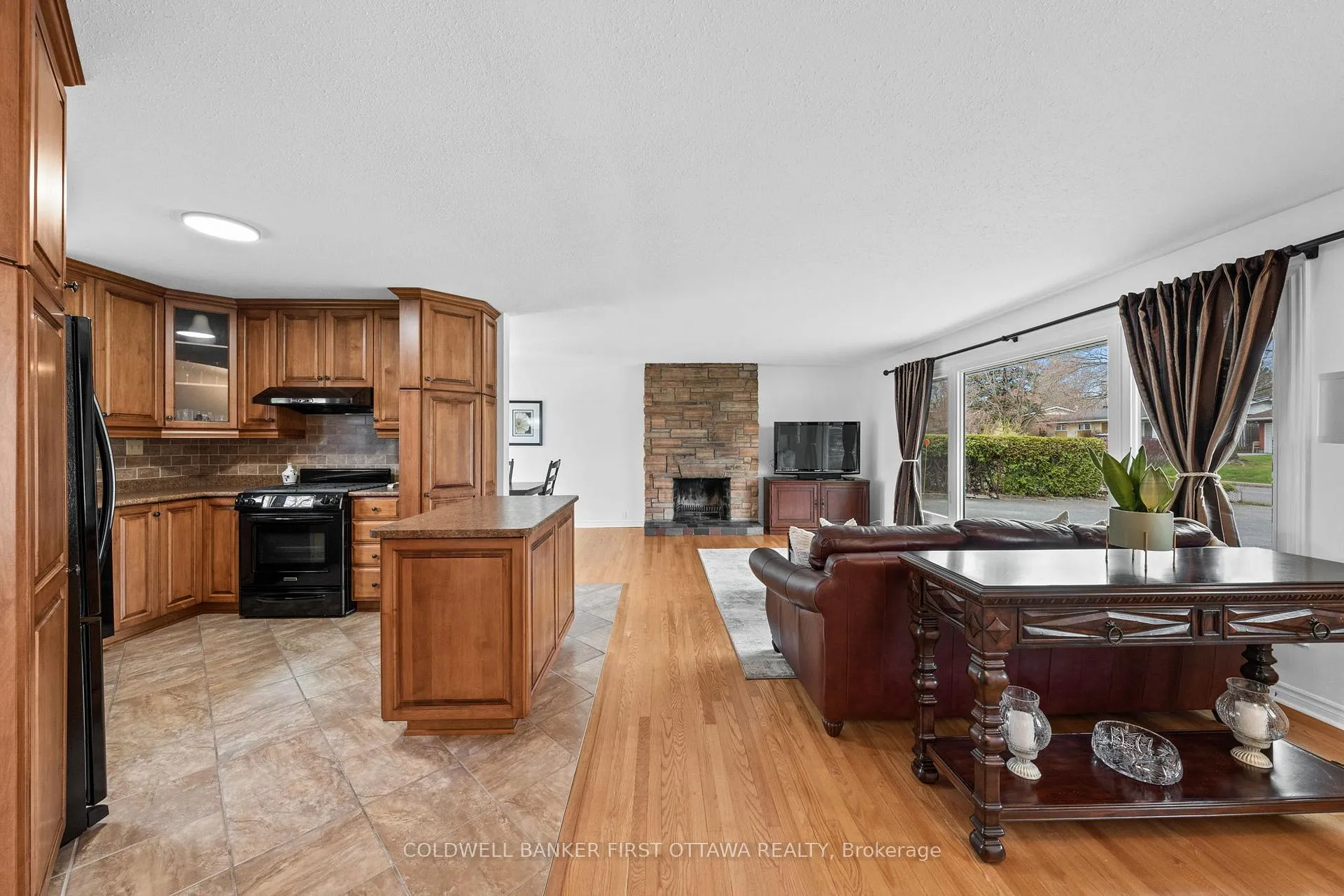 Photo 5 of 18 Tiverton Drive, Ottawa, Borden Farm/Stewart Farm/Carleton Heights/Parkwood Hills — HOMEH