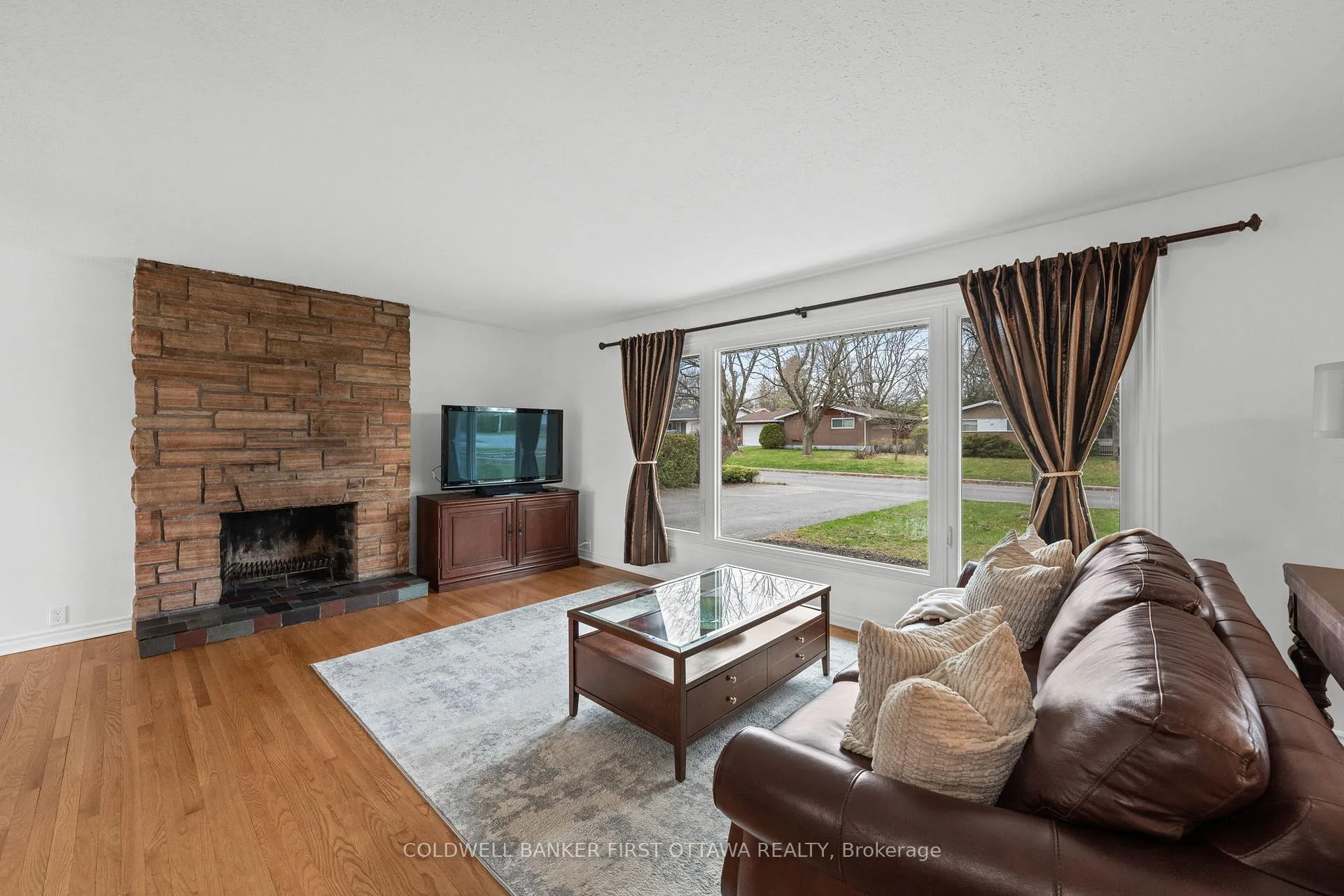 Photo 6 of 18 Tiverton Drive, Ottawa, Borden Farm/Stewart Farm/Carleton Heights/Parkwood Hills — HOMEH