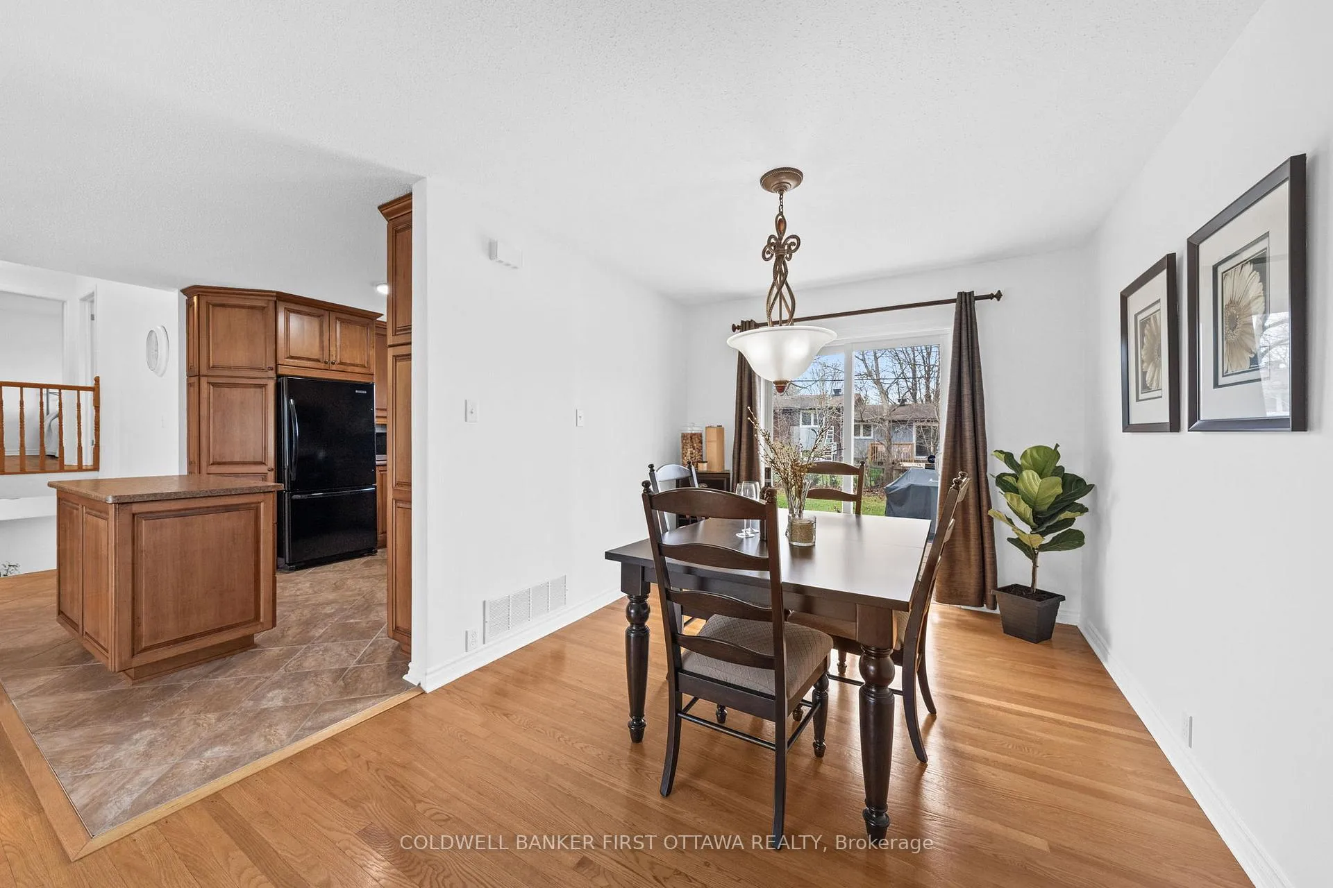 Photo 11 of 18 Tiverton Drive, Ottawa, Borden Farm/Stewart Farm/Carleton Heights/Parkwood Hills — HOMEH