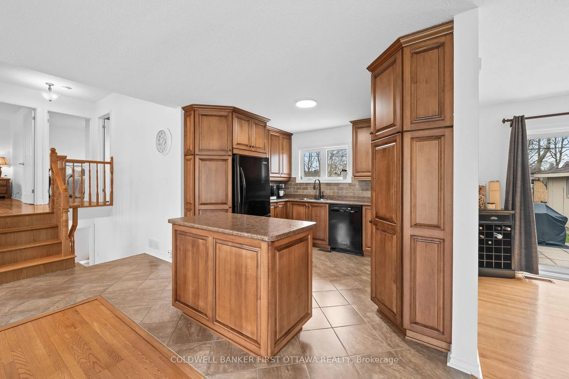 Photo 13 of 18 Tiverton Drive, Ottawa, Borden Farm/Stewart Farm/Carleton Heights/Parkwood Hills — HOMEH