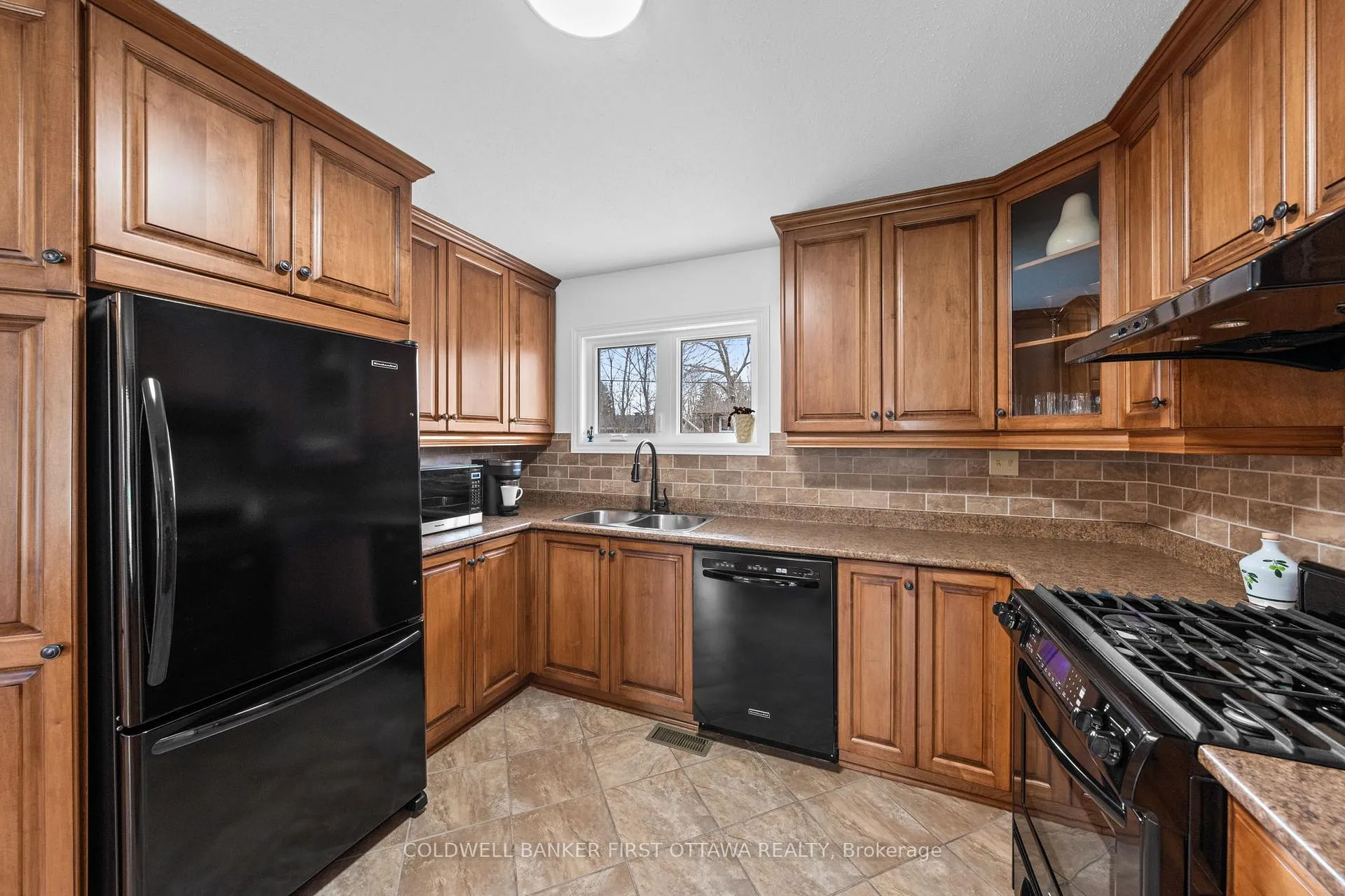 Photo 14 of 18 Tiverton Drive, Ottawa, Borden Farm/Stewart Farm/Carleton Heights/Parkwood Hills — HOMEH