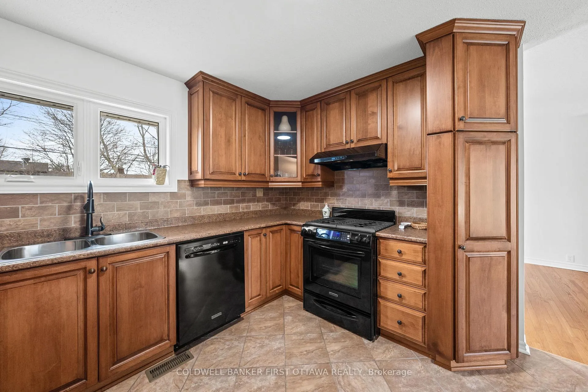 Photo 15 of 18 Tiverton Drive, Ottawa, Borden Farm/Stewart Farm/Carleton Heights/Parkwood Hills — HOMEH