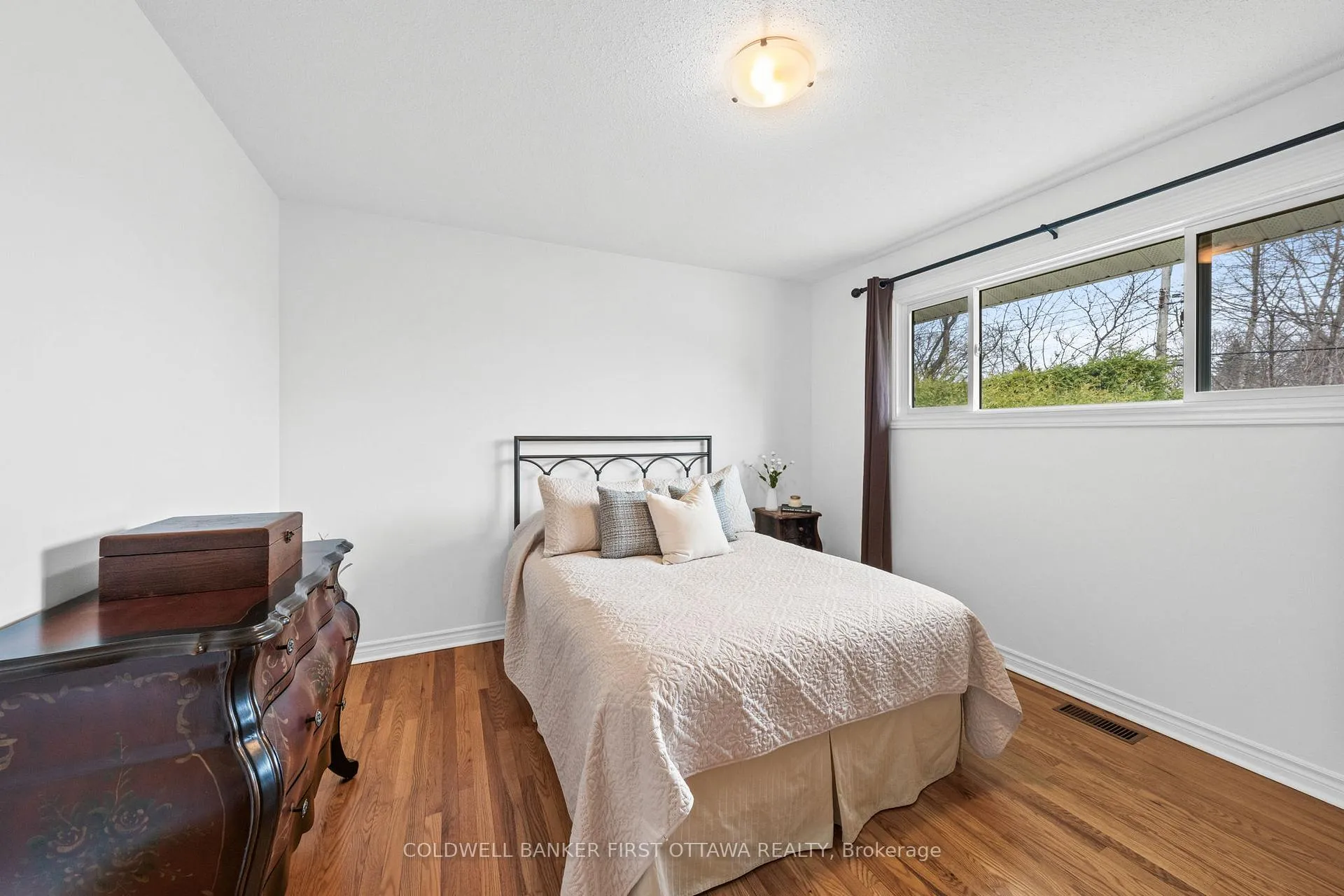 Photo 20 of 18 Tiverton Drive, Ottawa, Borden Farm/Stewart Farm/Carleton Heights/Parkwood Hills — HOMEH