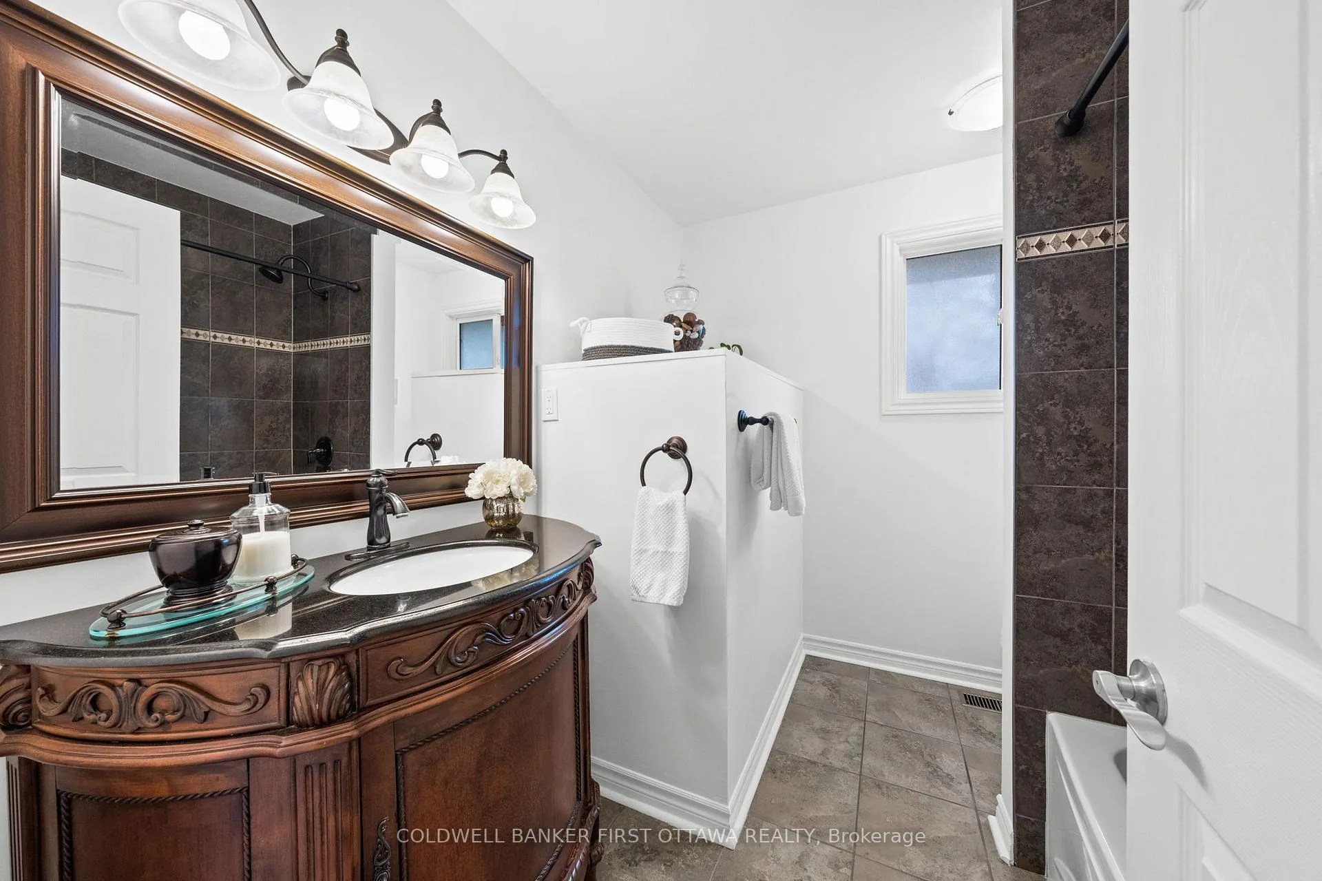 Photo 24 of 18 Tiverton Drive, Ottawa, Borden Farm/Stewart Farm/Carleton Heights/Parkwood Hills — HOMEH