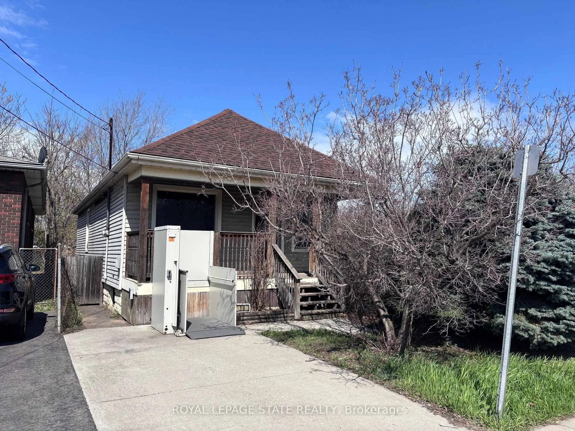 Photo 2 of 19 Benson Avenue, Hamilton, Industrial Sector — HOMEH