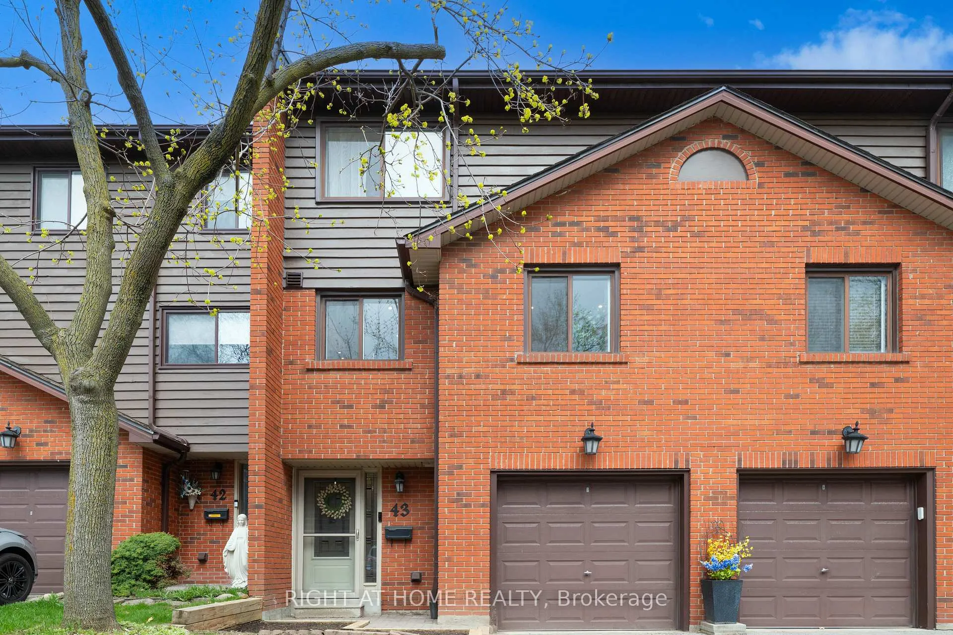 Photo 3 of Unit 43, 4165 Fieldgate Drive, Mississauga, Rathwood — HOMEH