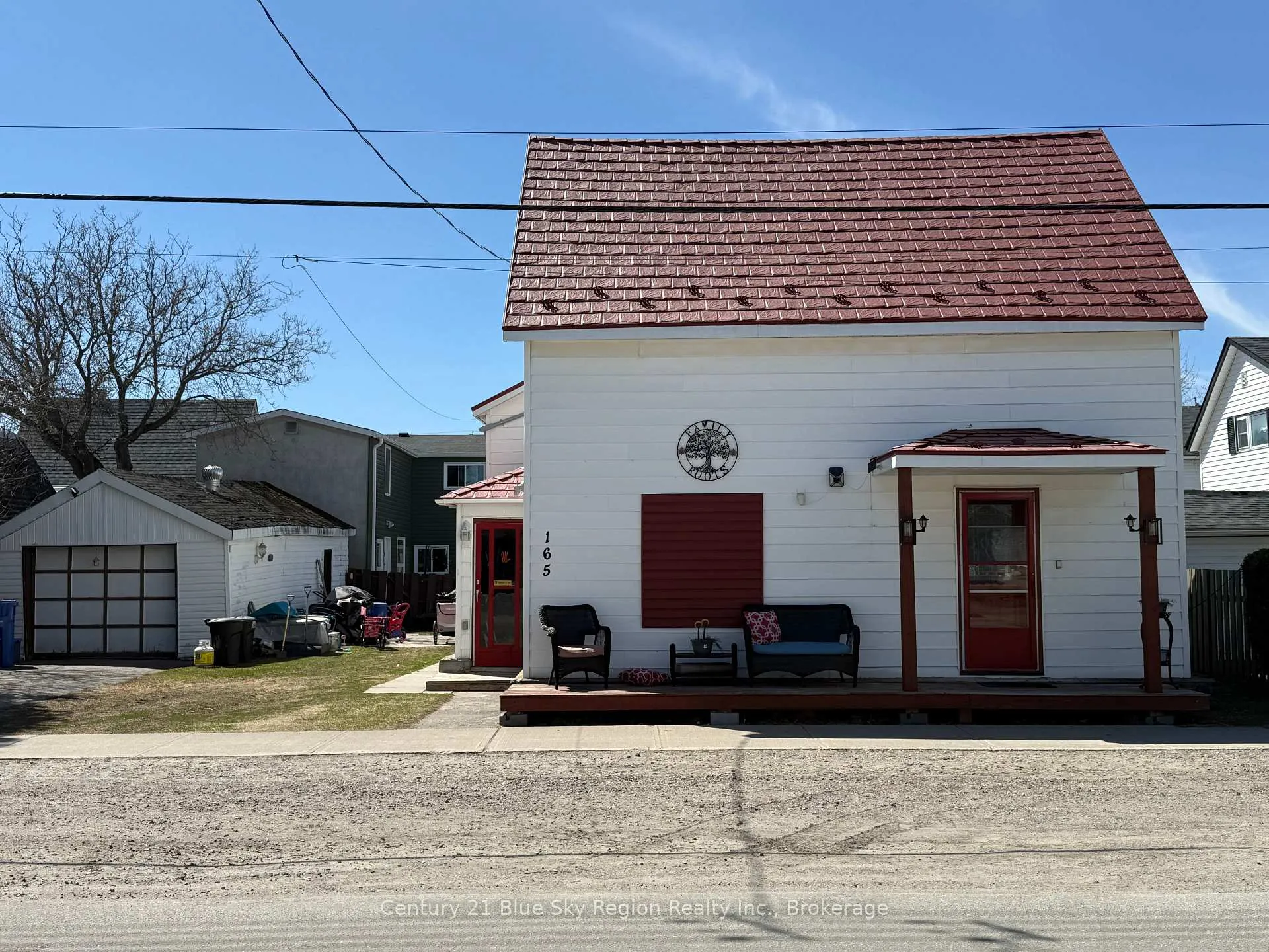 Front of 165 Nipissing Street