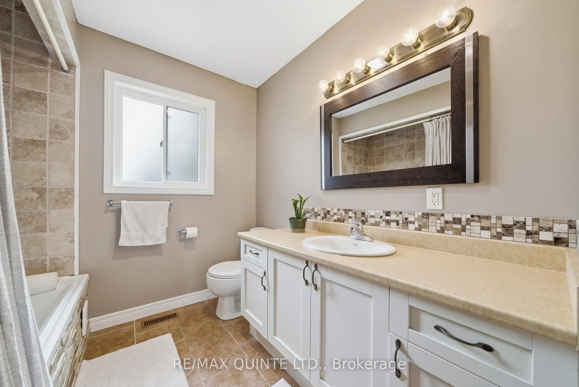 Photo 19 of 75 Huffman Road, Quinte West, Frankford Ward — HOMEH