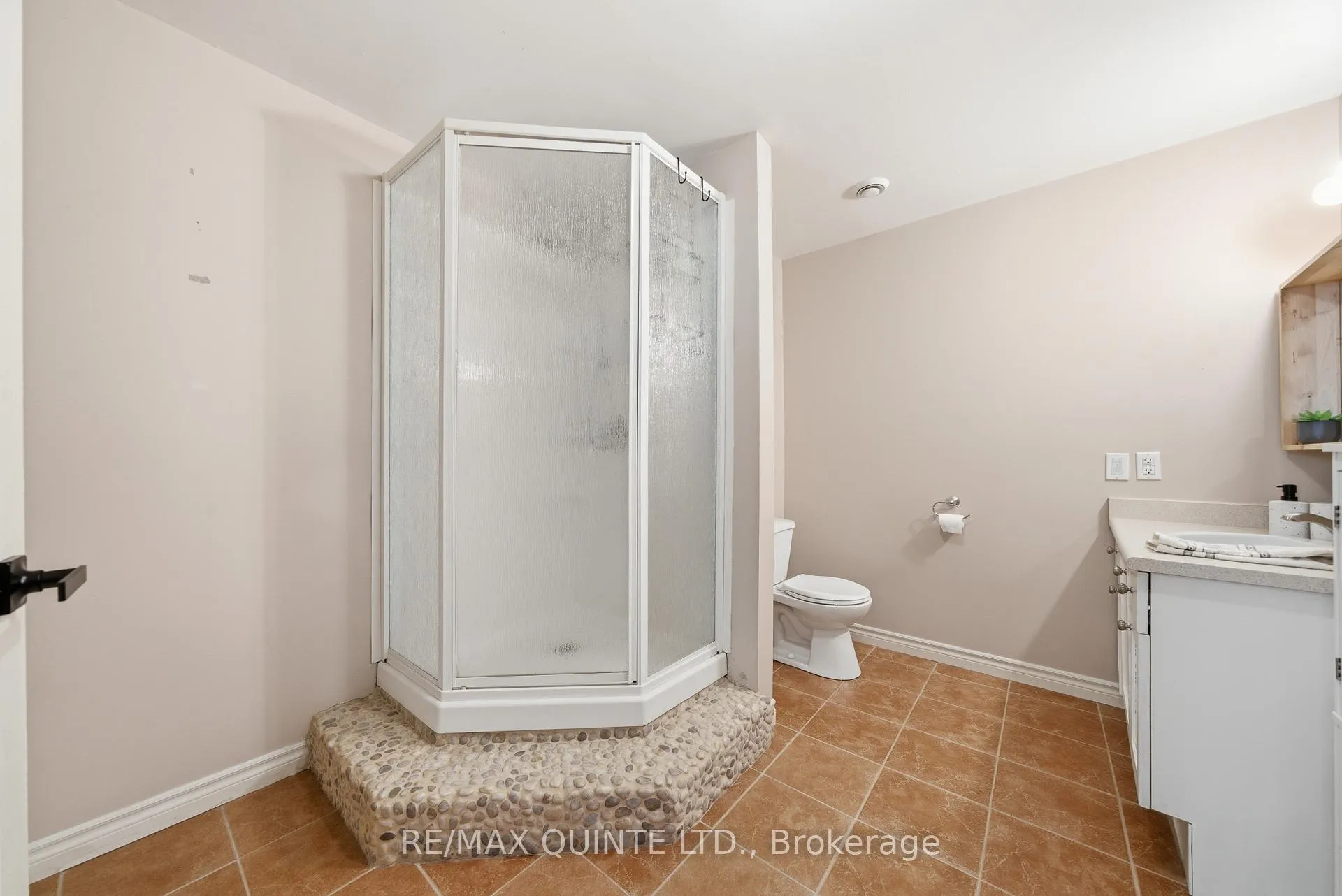 Photo 37 of 75 Huffman Road, Quinte West, Frankford Ward — HOMEH