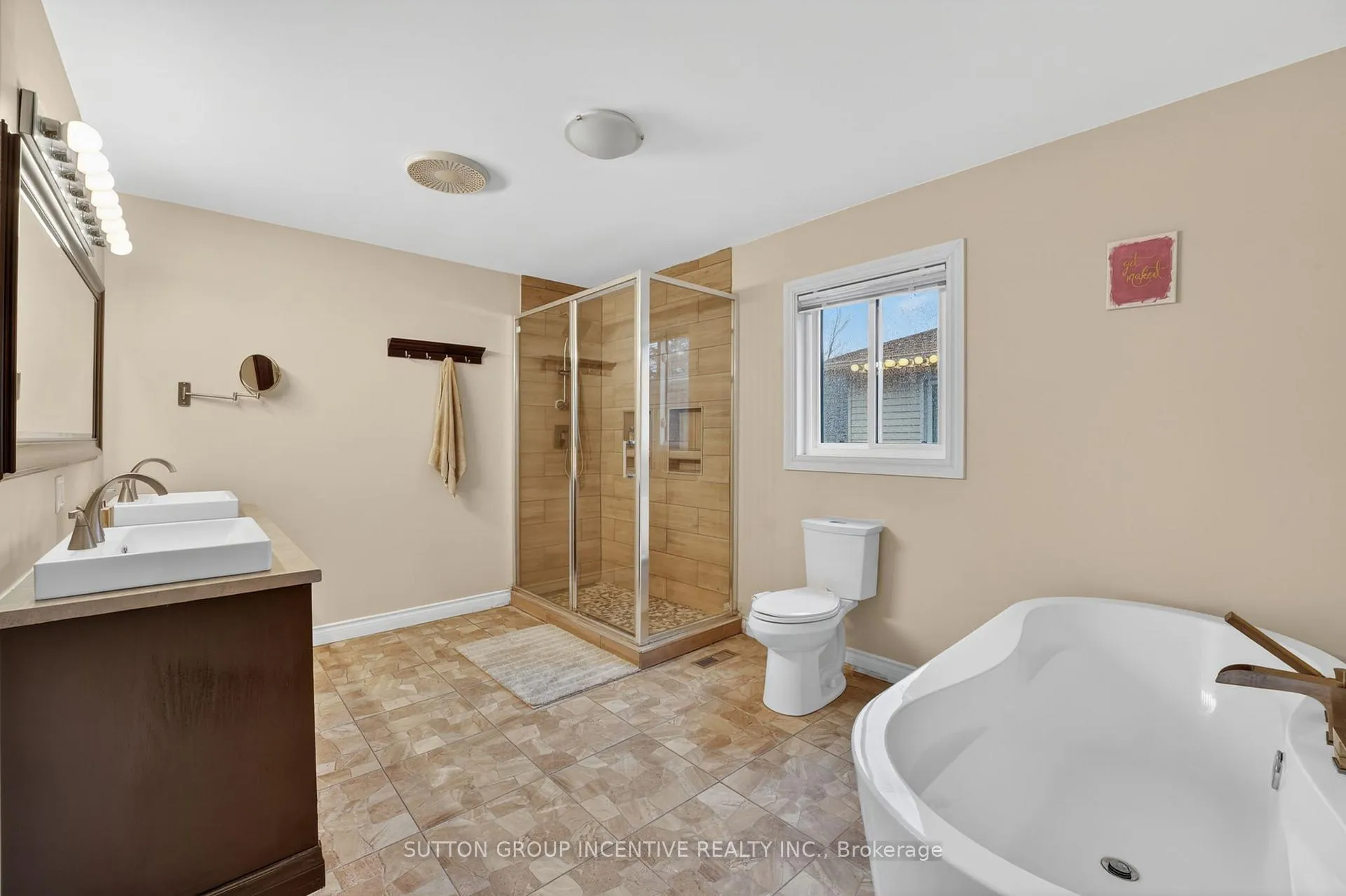 Photo 37 of 20 Broadfoot Road, Barrie, Letitia Heights — HOMEH
