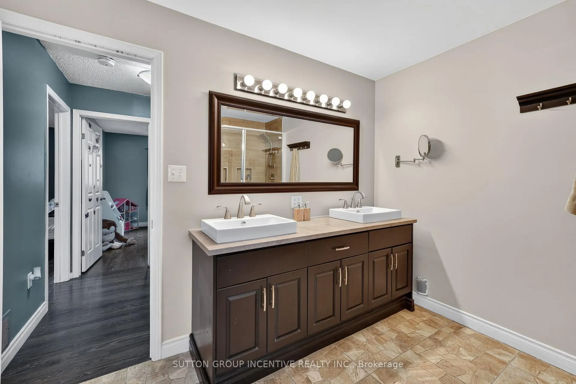 Photo 38 of 20 Broadfoot Road, Barrie, Letitia Heights — HOMEH