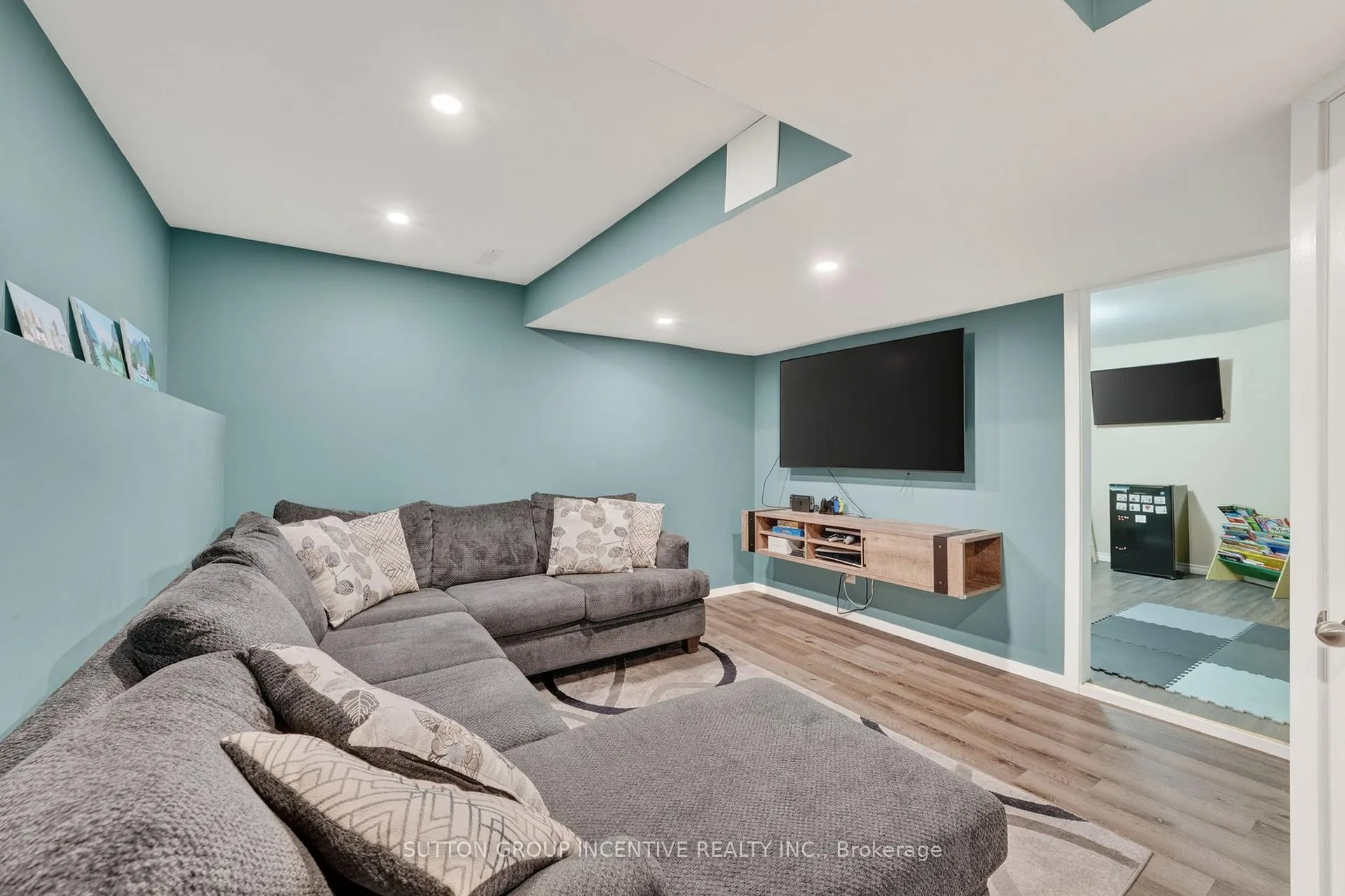 Photo 47 of 20 Broadfoot Road, Barrie, Letitia Heights — HOMEH