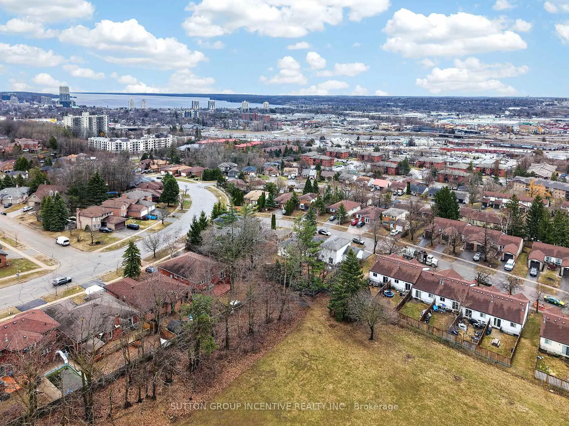 Photo 53 of 20 Broadfoot Road, Barrie, Letitia Heights — HOMEH