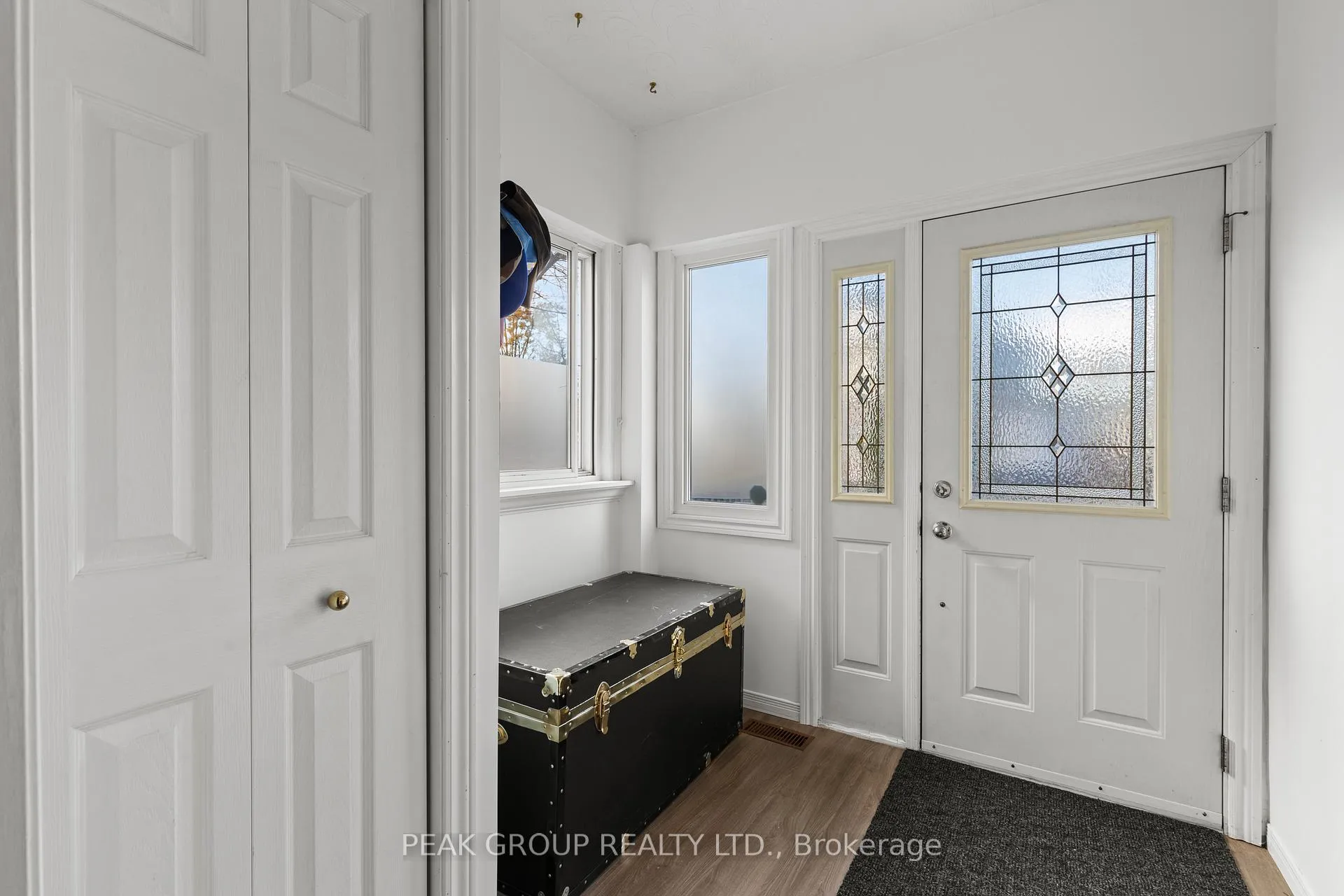 Photo 3 of 4732 Ryerson Crescent, Niagara Falls, Downtown — HOMEH