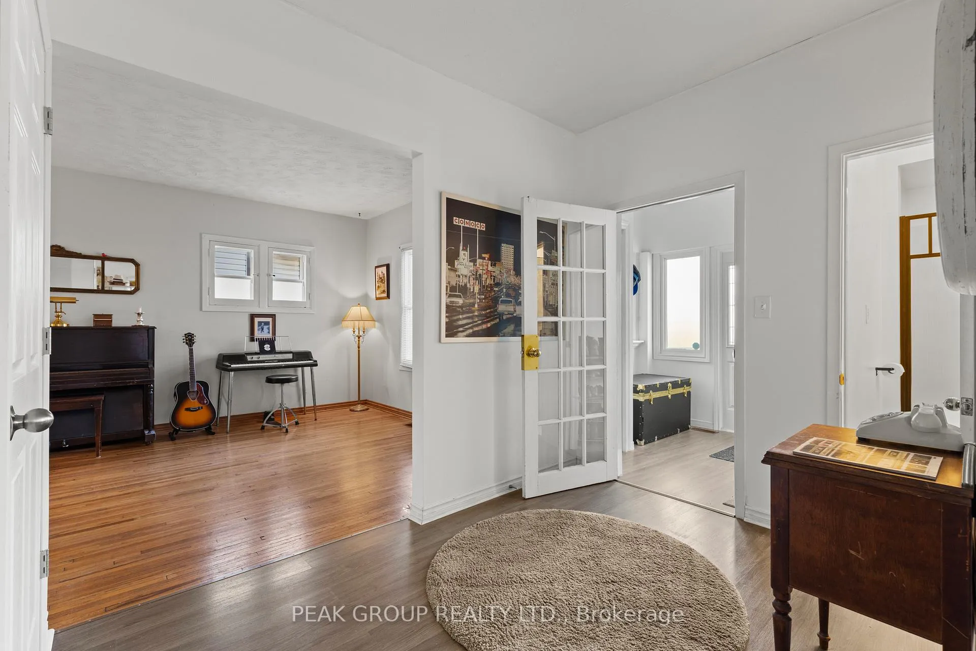 Photo 4 of 4732 Ryerson Crescent, Niagara Falls, Downtown — HOMEH